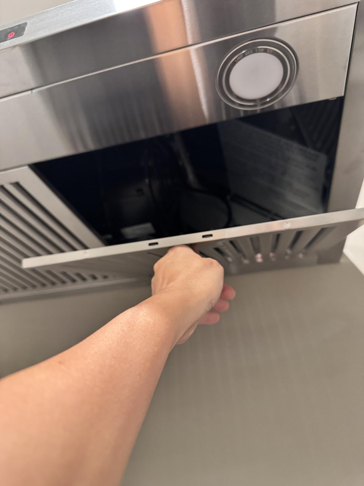 30 in. Vista Coll 380 CFM Ducted Wall Mount Range Hood LED, Stainless Steel | Cosmo COS-63175S Soft Touch Controls, 3 Fan Speeds, Permanent Dishwasher-Safe Baffle Filters, Backdraft Damper customer photo 1