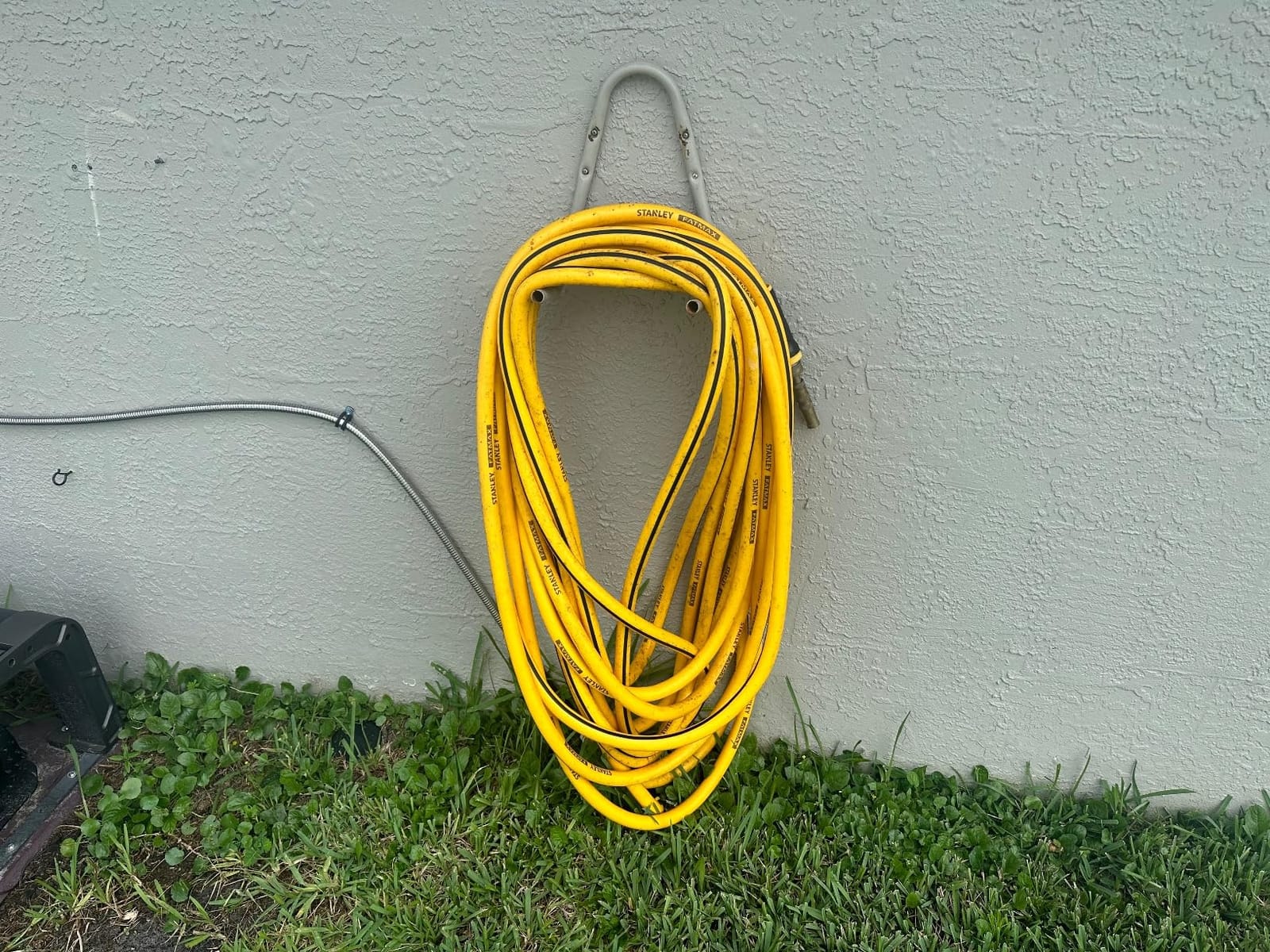 Stanley FATMAX Professional Grade Garden Hose, 100 Feet x 5/8 Inch, Yellow, 500 PSI customer photo 2