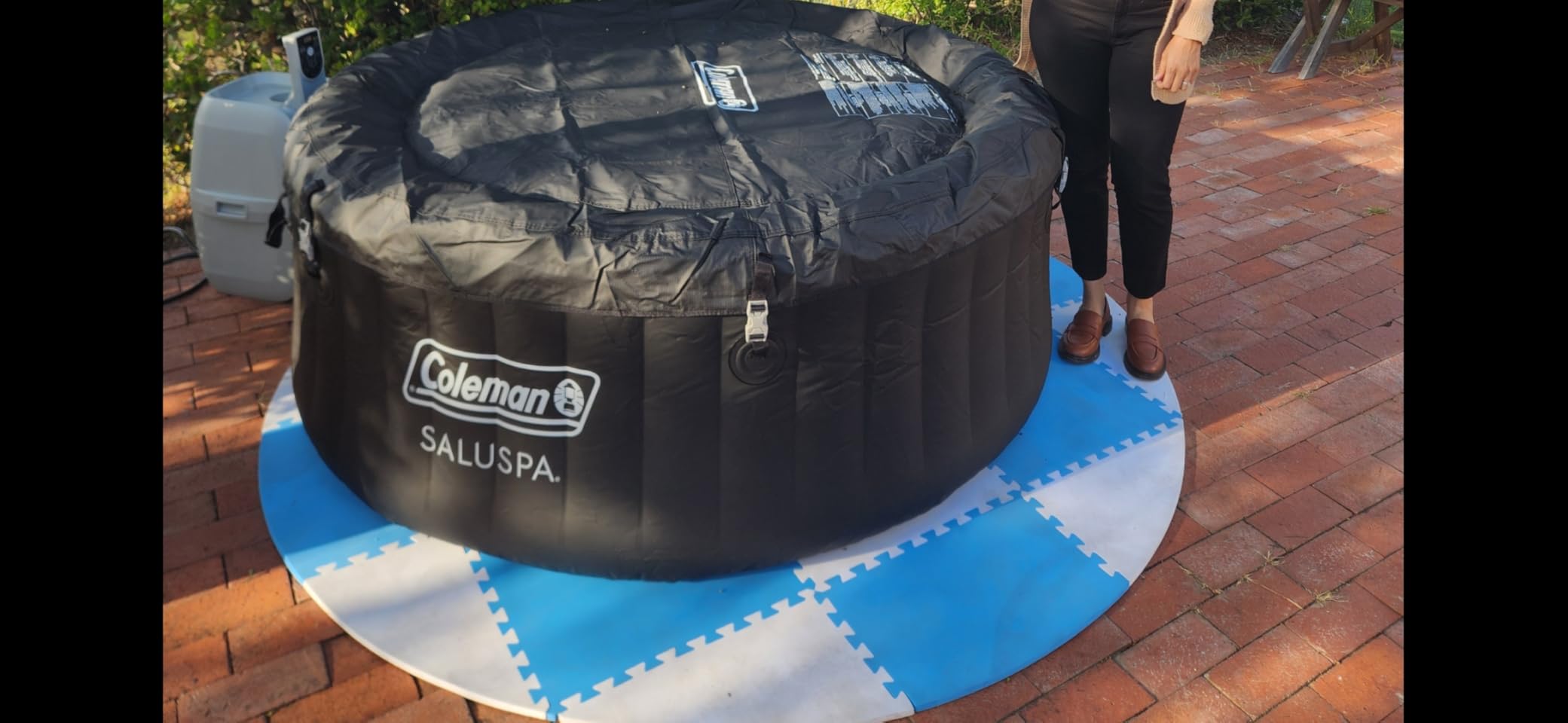Coleman SaluSpa Miami AirJet 2 to 4 Person Round Inflatable Hot Tub Portable Outdoor Spa with 120 Soothing AirJets and Insulated Cover, Black customer photo 1