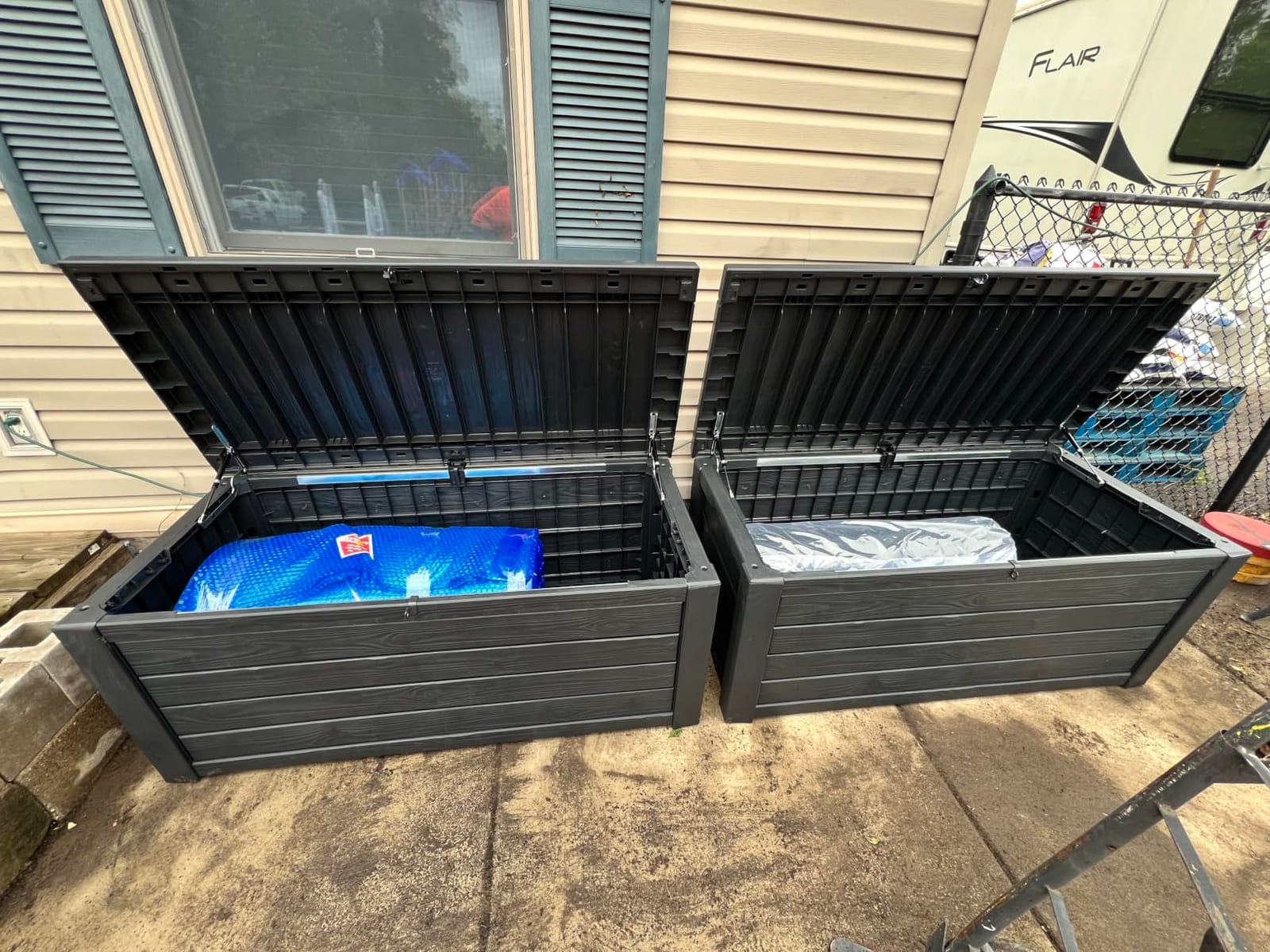 Keter Westwood 150 Gal Outdoor Storage Box for Patio and Pool Accessories | Brown, Resin, Large, Weatherproof, Lockable, Hydraulic Pistons, Easy Assembly, Organization, Patio Cushions Storage customer photo 1