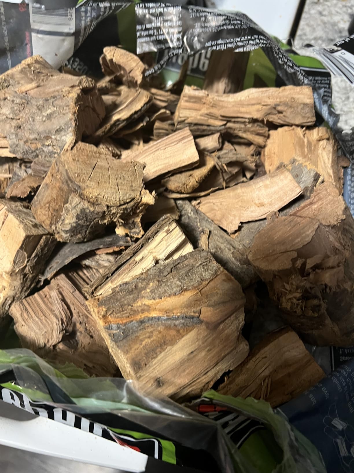 Weber Apple Wood Chunks, Outdoor Cooking Fuel, 4 lb | Premium BBQ Smoking & Grilling Fuel for Subtle, Sweet Apple Flavor, Ideal for Beef, Lamb, Poultry, Pork & Fish, Long Lasting customer photo 1
