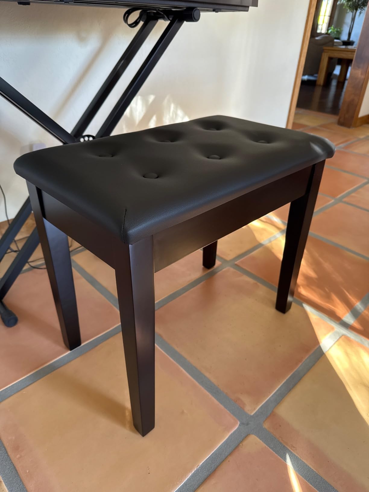 SONGMICS Piano Bench with Padded Cushion and Storage Compartment for Music Books, Vanity Stool, Tufted Wooden Piano Seat, 13.8 x 22 x 19.5 Inches, Black ULPB55H customer photo 2