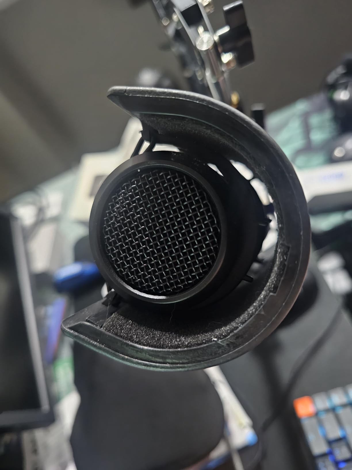 Microphone Shock Mount with Pop Filter, Mic Anti-Vibration Suspension Shock Mount Holder Clip for Diameter 46mm-51mm Microphone customer photo 1
