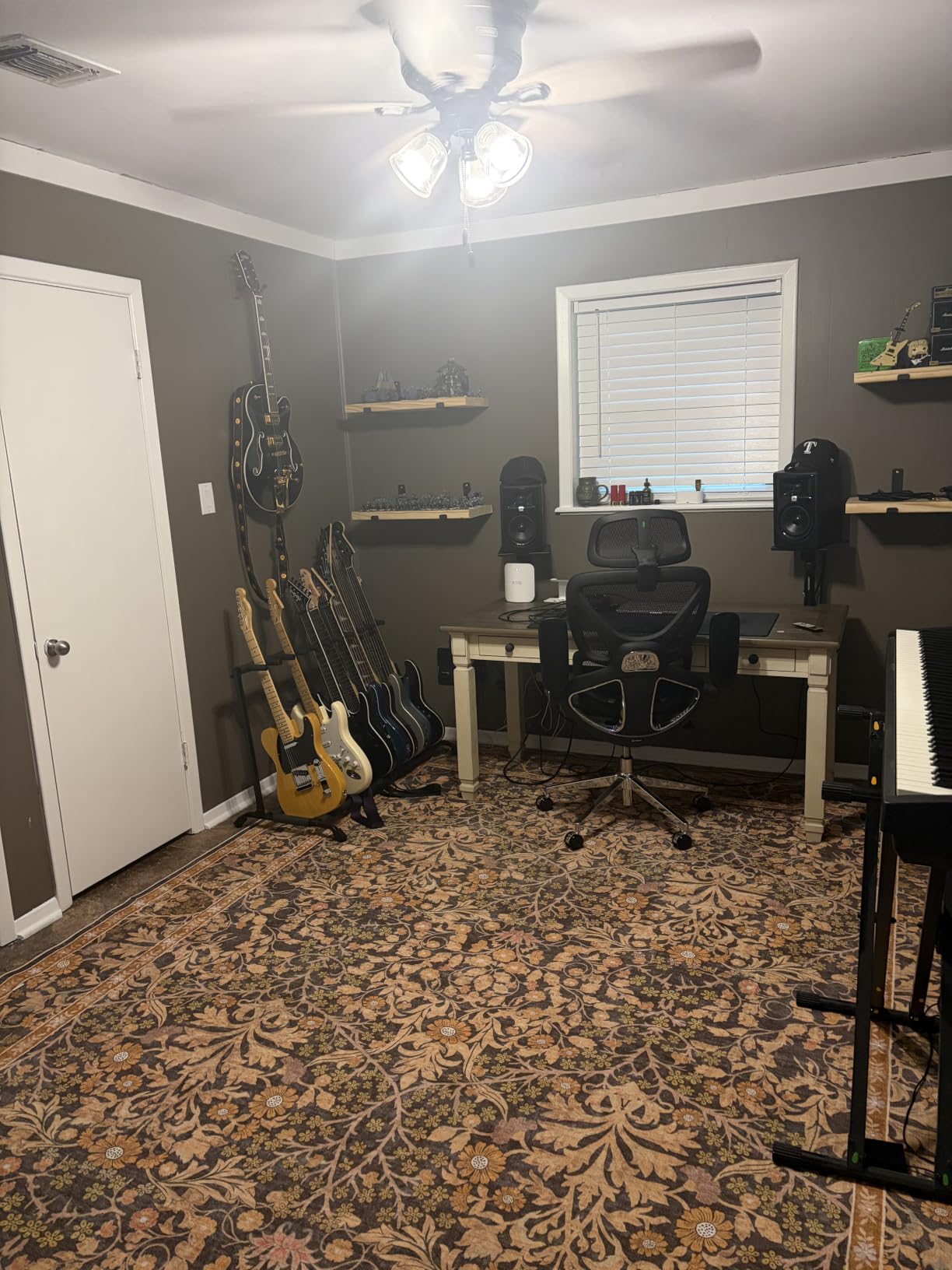 Gator Frameworks Rok-It Folding 3 Guitar Rack Stand (RI-GTR-RACK3) | Fits up to 3 Acoustic, Electric, or Bass Guitars with padded supports and a folding rack that travels and stores easily. customer photo 2
