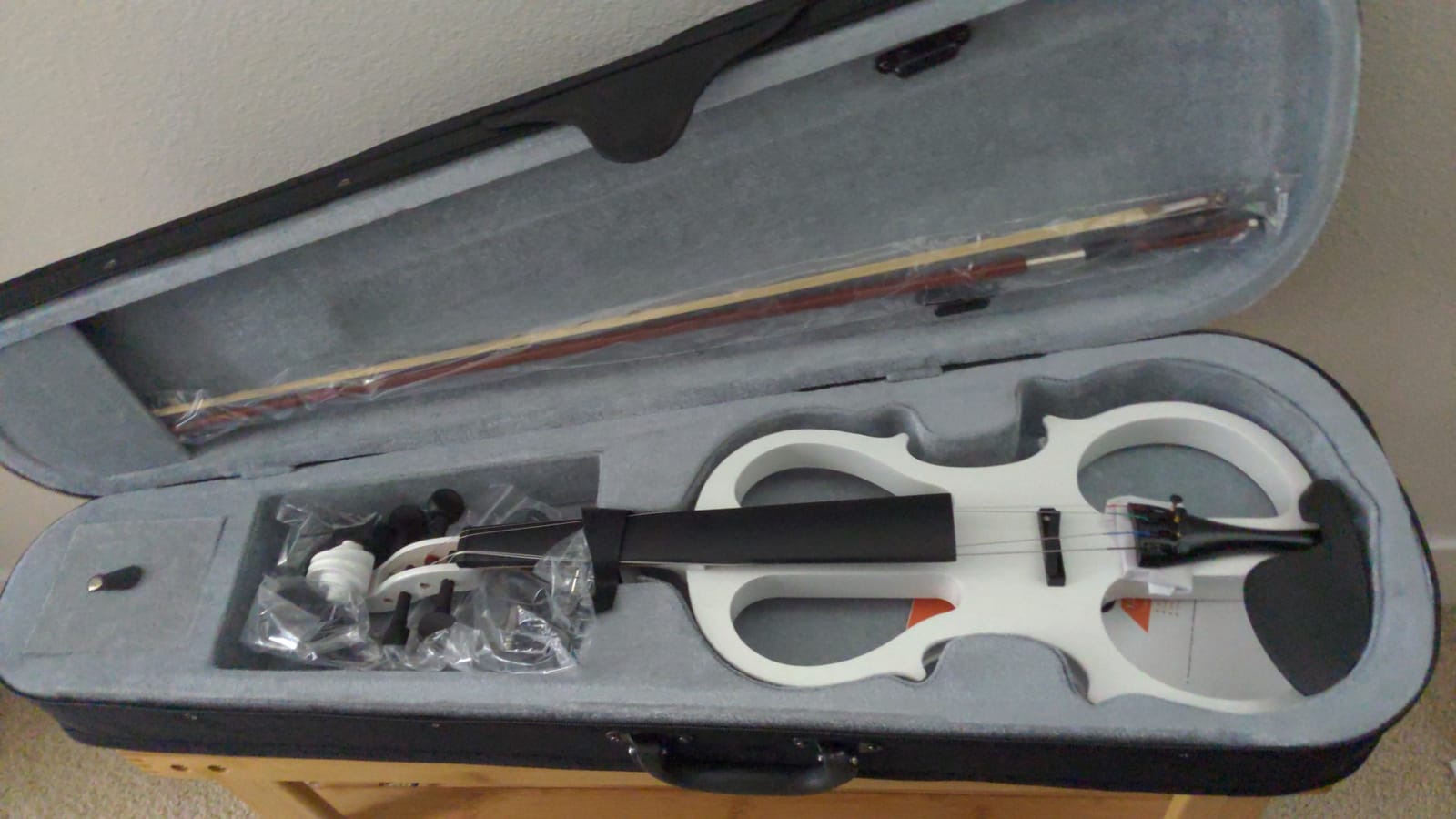 AW 4/4 Electric Violin Full Size Wood Silent Fiddle Stringed Instrument Bow customer photo 1