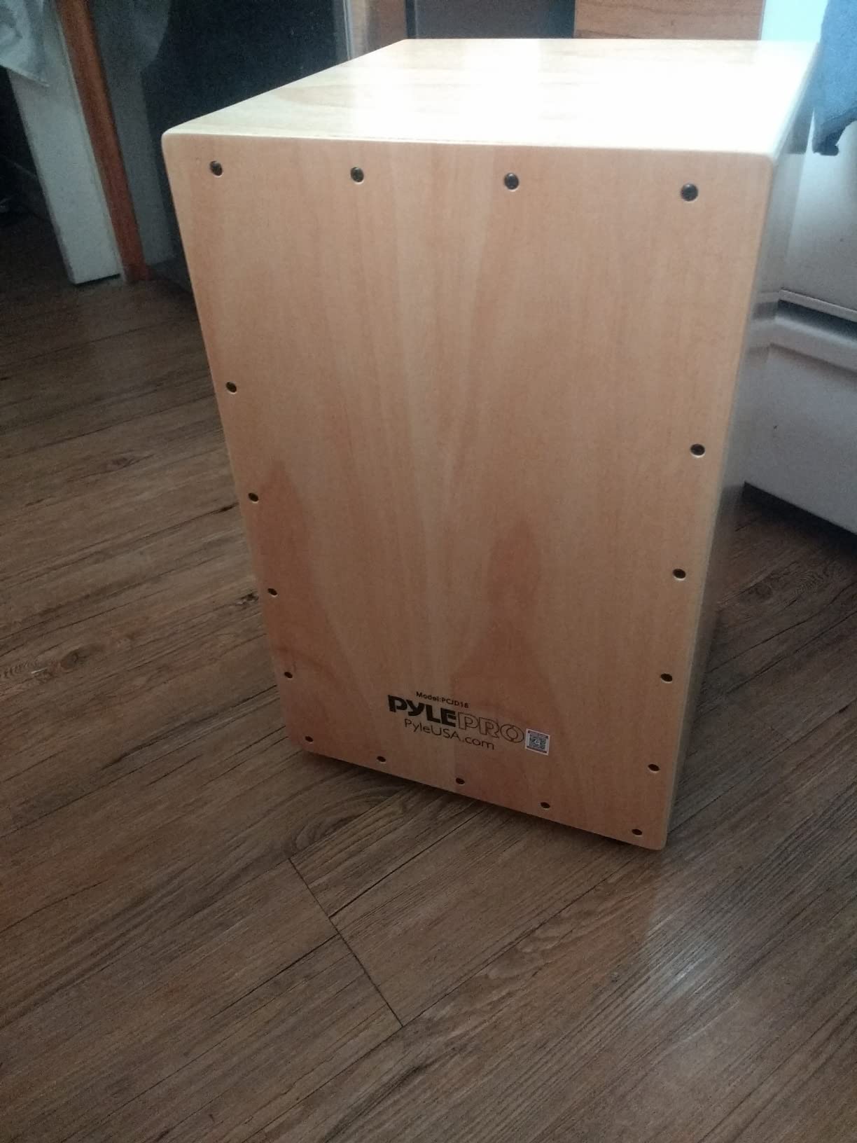 Pyle Jam - Wooden Cajon - Handcrafted Stringed Lightweight Percussion Box With Internal Guitar Strings, Rubber Capped Feet, Suitable For All Ages customer photo 1