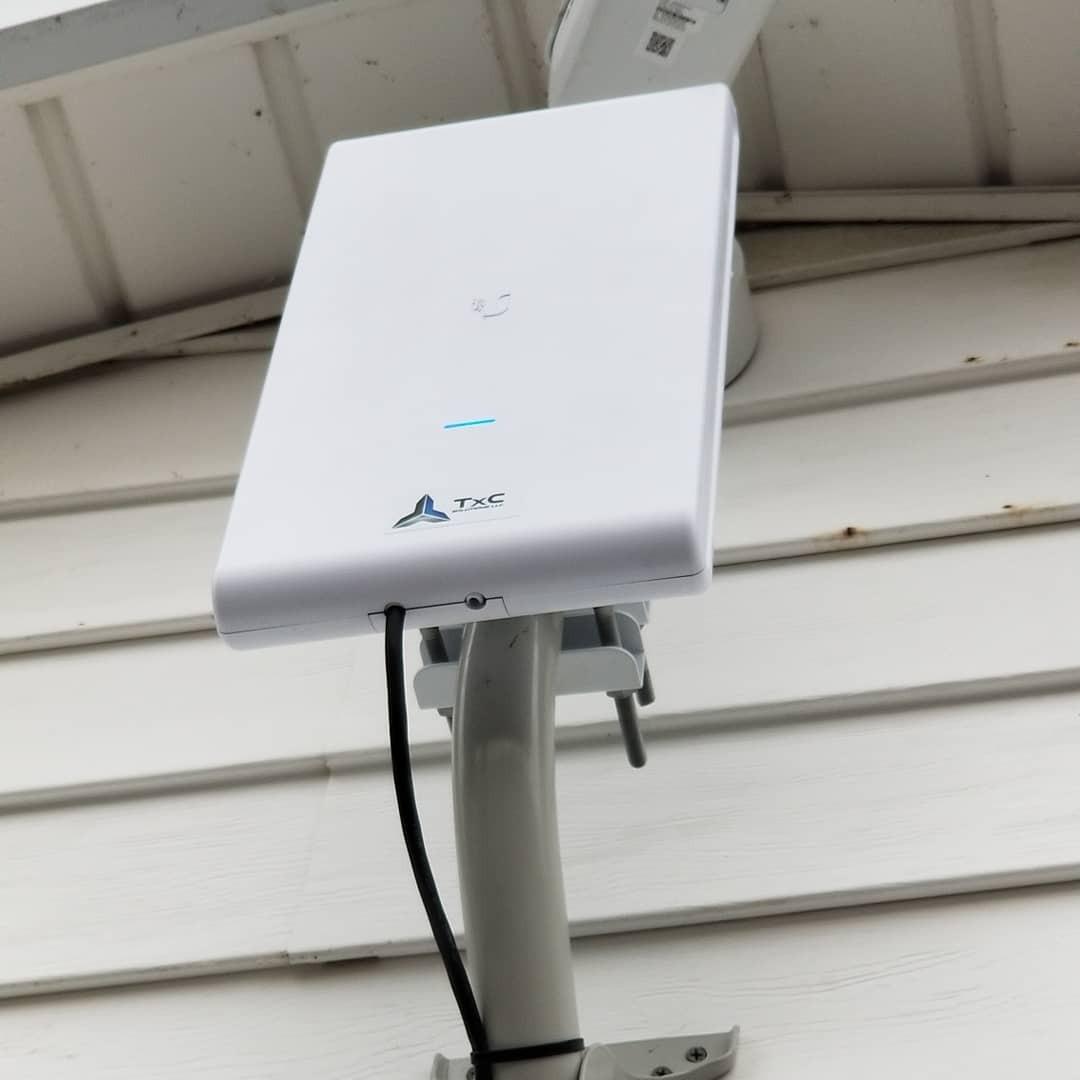 Ubiquiti UAP-AC-M-PRO-US Unifi Access Point,White customer photo 1