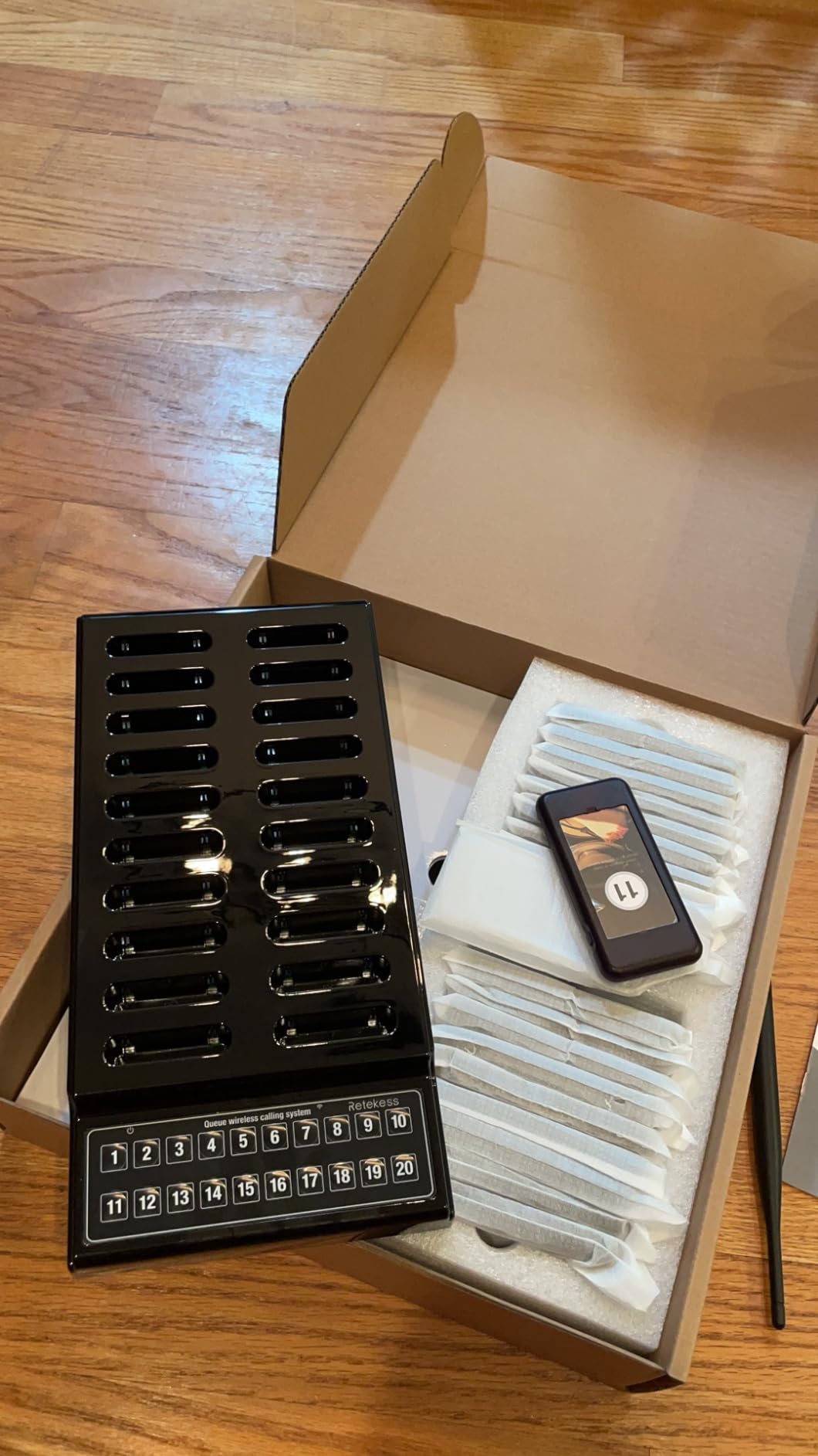 Retekess T111 Restaurant Pager System, Buzzers for Restaurant, 20 Beepers for Food Truck, Church, Brewery, 500M Long Range customer photo 1
