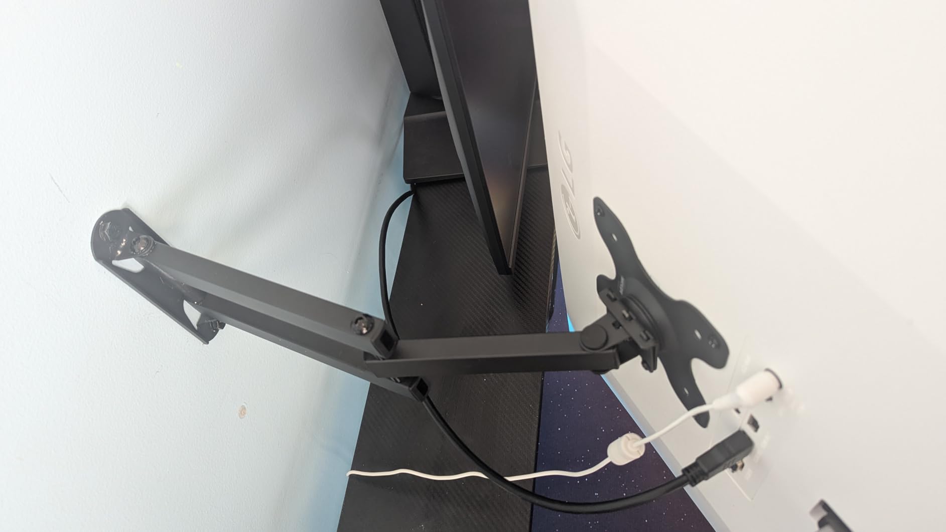 WALI Single Monitor Wall Mount for 17-34 inch Computer Screens, up to 22 lbs | Wall Mount Monitor Arm, Full Motion with Height Adjustment, Tilt, Swivel, Rotation, VESA 75/100mm (GSWM001), Black customer photo 2