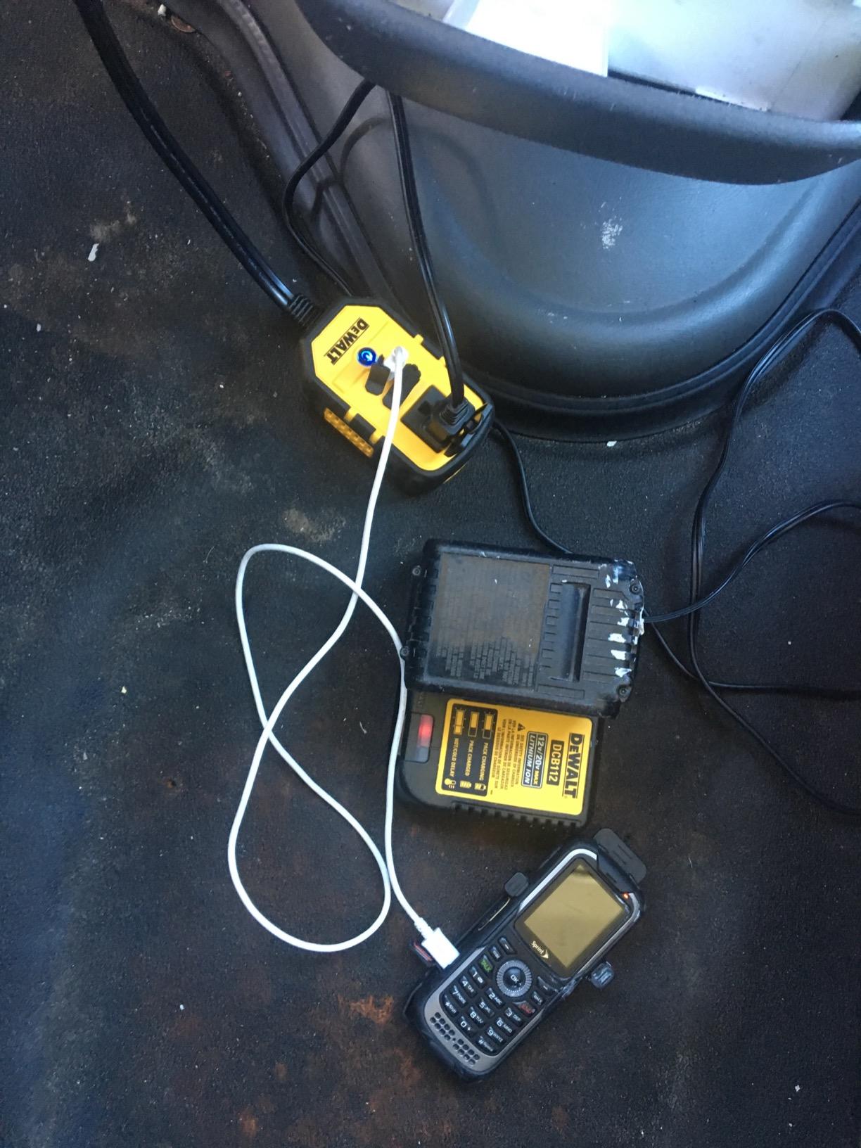DEWALT DXAEPI140 Power Inverter for Vehicles customer photo 1
