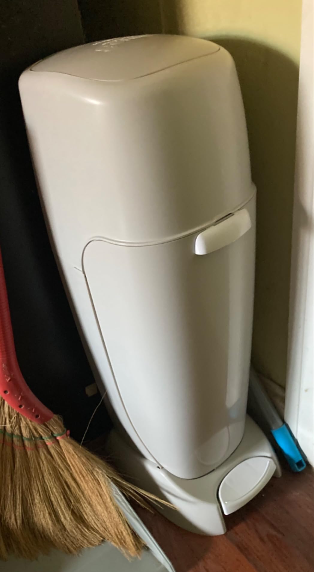 Diaper Genie Complete Diaper Pail (White) - Includes 1 Refill (Holds 270 Newborn Diapers) & 1 Carbon Filter customer photo 1