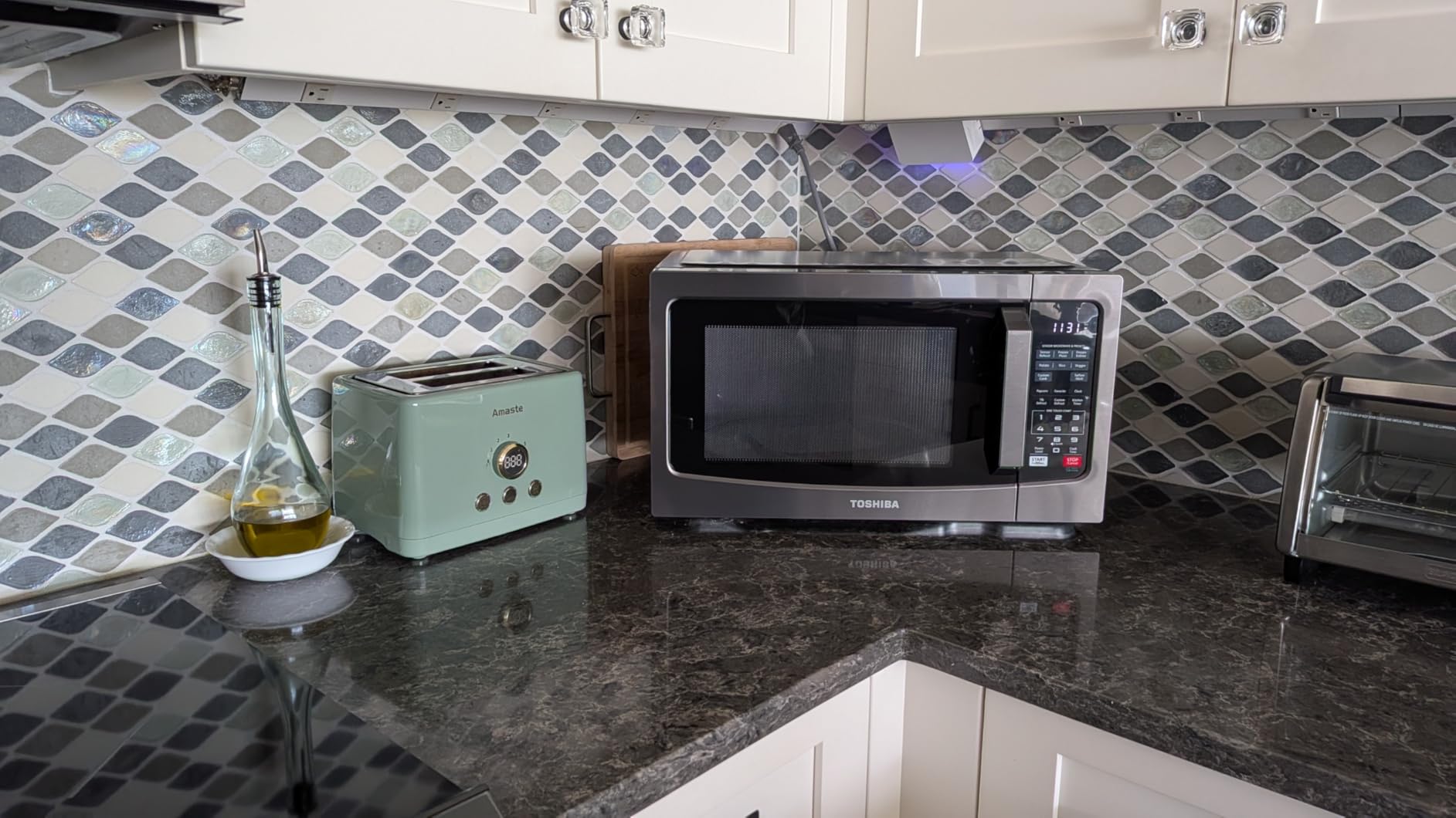 TOSHIBA Countertop Microwave Oven, 1.2 Cu.Ft, 1000W, Black customer photo 1