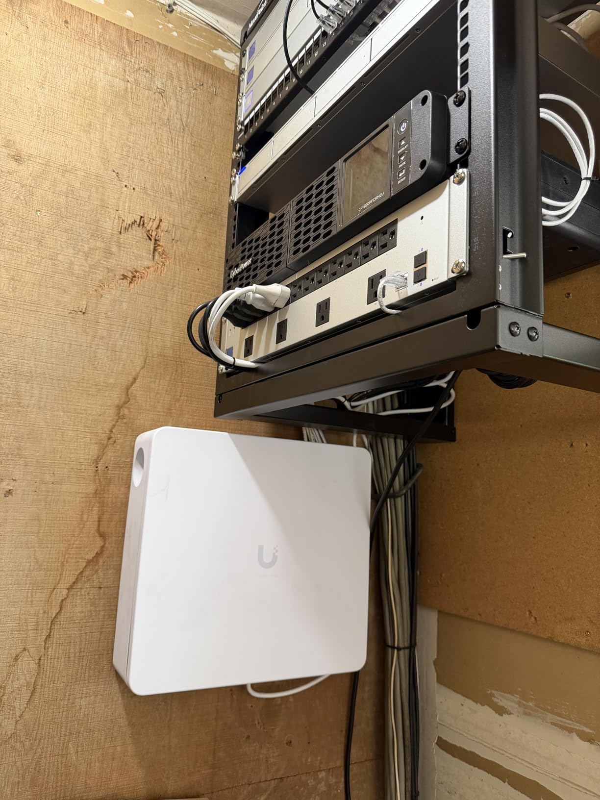 NavePoint 9U Open-Frame Server Rack for 19