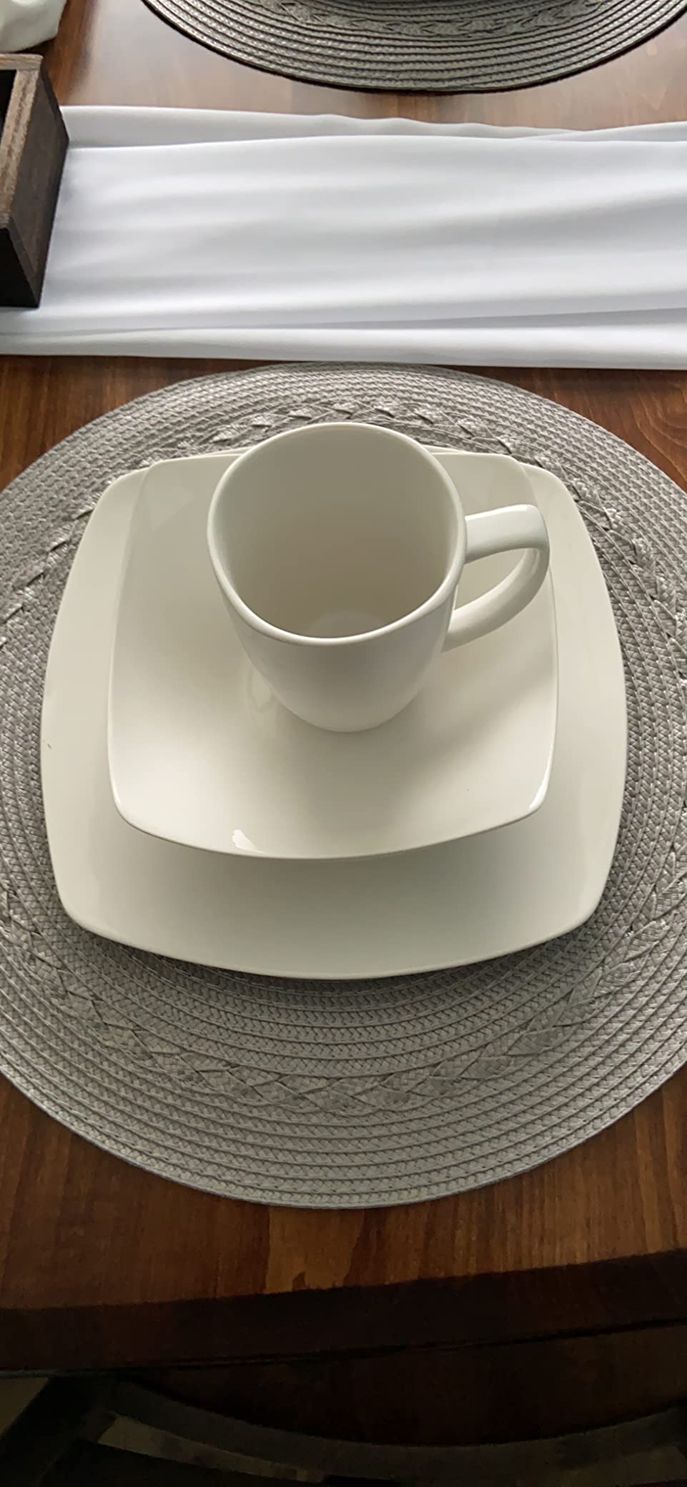 Gibson Home Amelia Court Porcelain Chip and Scratch Resistant Dinnerware set, Service for 4 (12pcs), White (Soft Square) customer photo 1