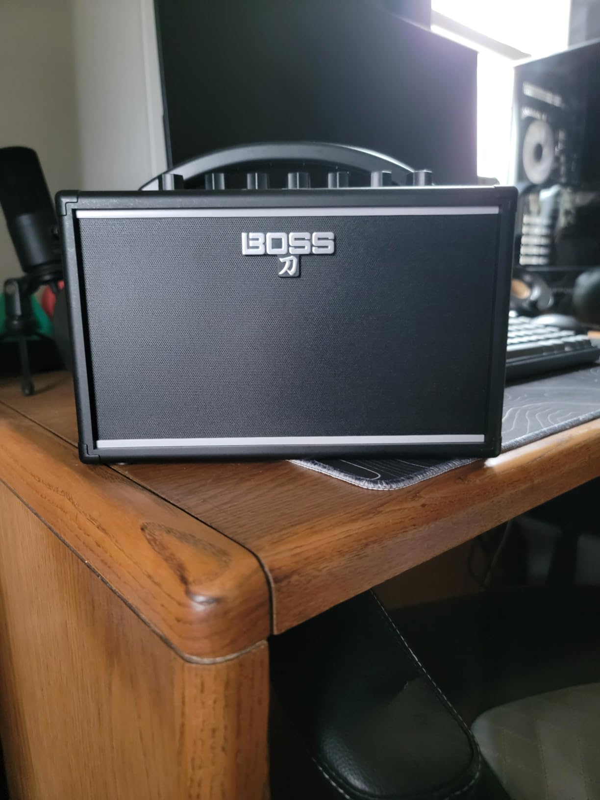 Boss Katana Mini 7-Watt Combo Amp | Ultra-compact, Travel-ready customer photo 1