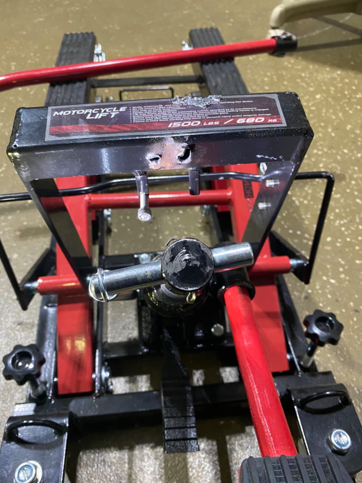 VIVOHOME 1500 LBS Hydraulic Motorcycle Lift Jack | Heavy-Duty Steel ATV Lift Stand with Wheels & Handle, for Motorcycles, Dirt Bikes, ATVs (Red) customer photo 2