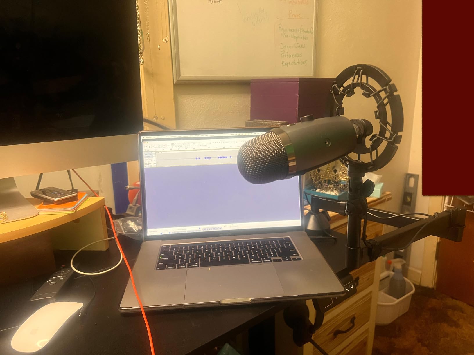 Pro Microphone Shock Mount - Mic Holder Compatible w/Blue Yeti, Snowball & Pro Microphones customer photo 1