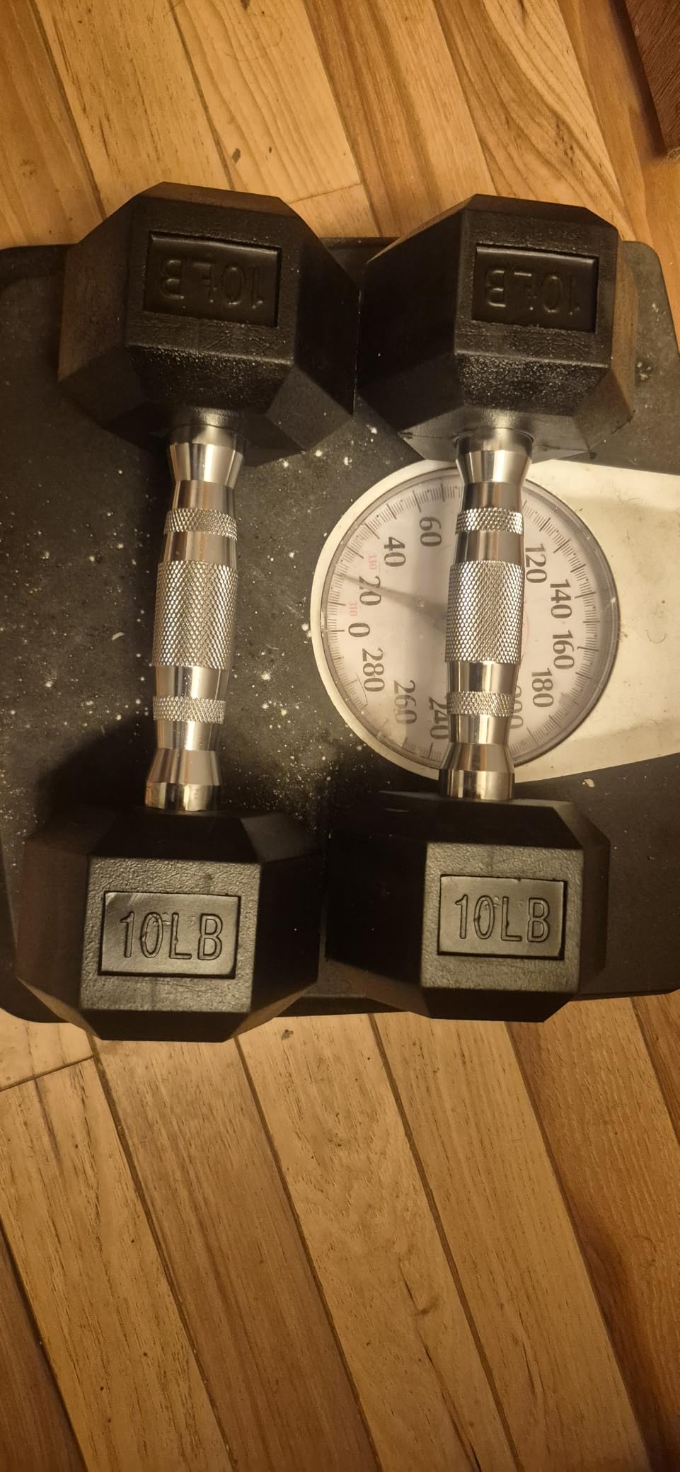 Amazon Basics Rubber Hex Dumbbell Hand Weight customer photo 1