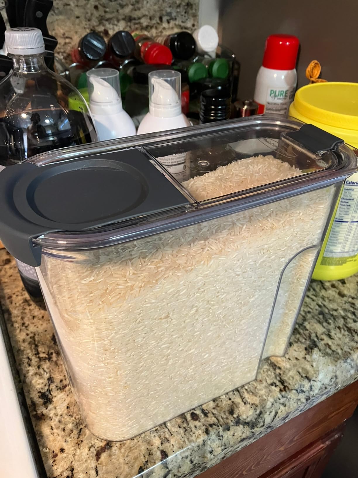 Rubbermaid Brilliance Pantry Airtight Food Storage Container, BPA-Free 7.8 Cup, Ideal for Brown Sugar - Efficient, Leak-Proof and Dishwasher-safe customer photo 2