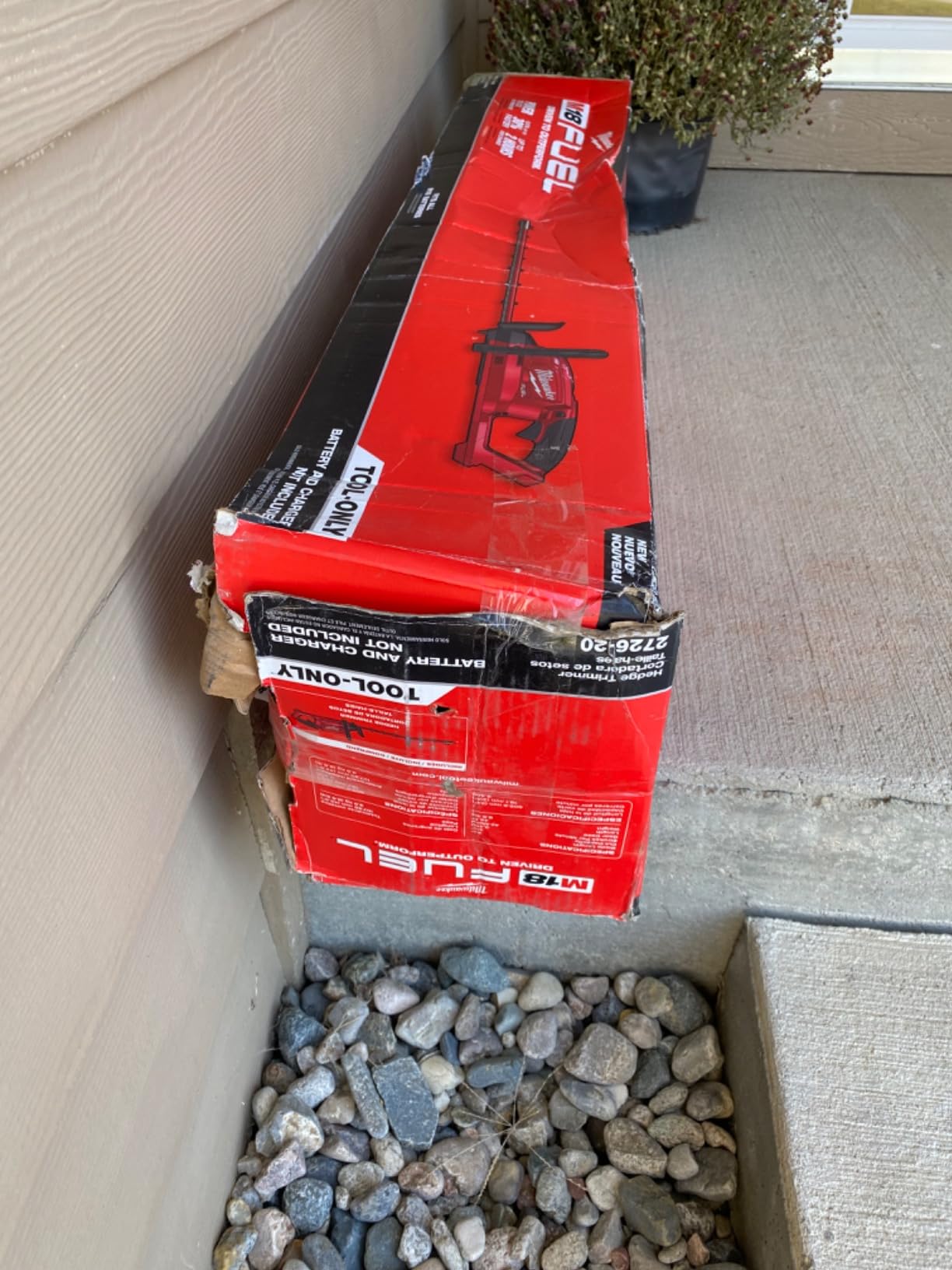 Milwaukee 2726-20 M18 FUEL 18-Volt Lithium-ion Brushless Cordless Hedge Trimmer customer photo 1