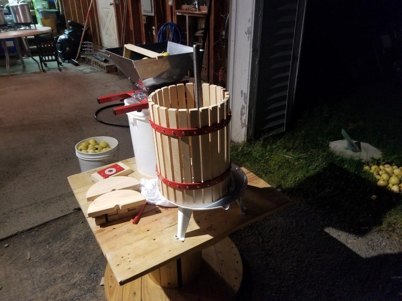 4.75 Gallon Fruit and Wine Press, Manual Cider Juice Maker with Solid Beech Wood Basket & Heavy-Duty Stand for Apples, Grapes, Berries customer photo 1