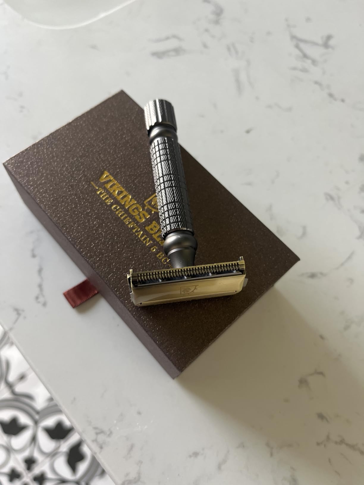 VIKINGS BLADE Double Edge Safety Razor for Men + 5 Swedish Steel Blades + Luxury Case. Smooth, Reusable, Eco-Friendly (Chieftain “Odin”) customer photo 1