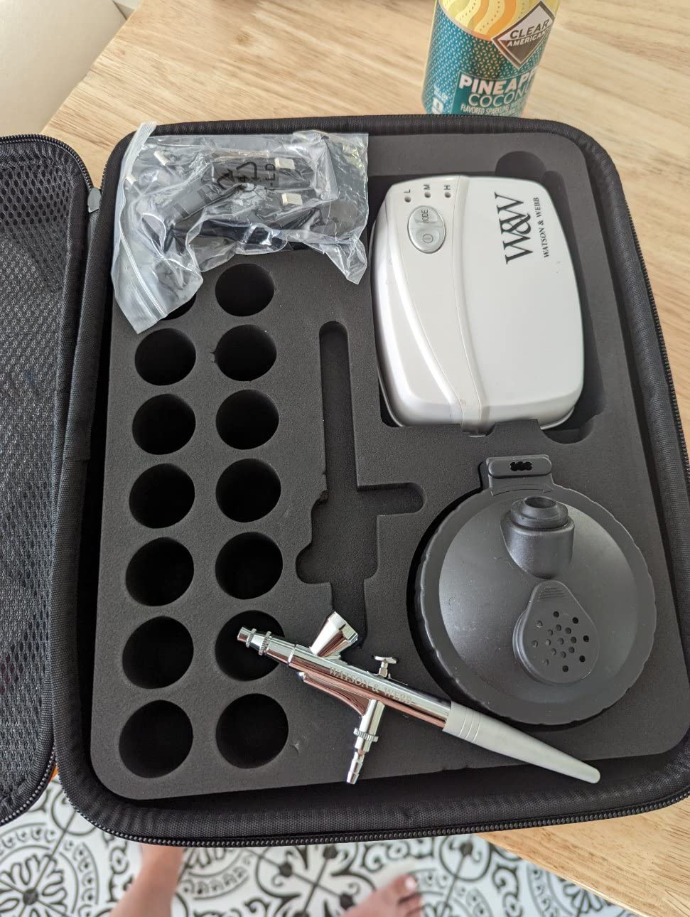 Watson & Webb Maker Selection - 29pcs Cake Airbrush Decorating Kit - Inc Professional Mains Powered Spray Gun, 13 Matte Colors, Stencils, Case, Spraytidy, Tools - for Food, Cakes, Cookies & Baking customer photo 2