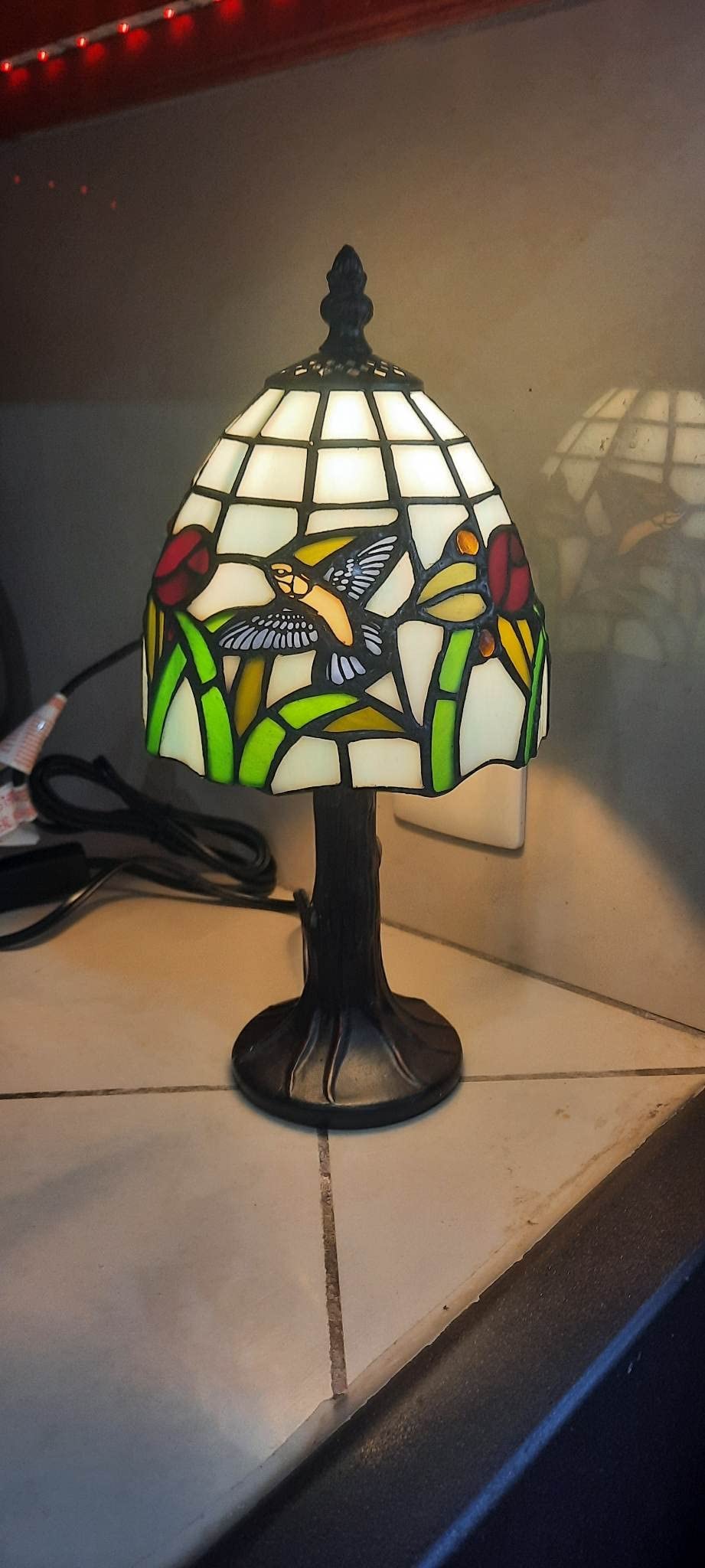 JONATHAN Y Hummingbird Tiffany-Style Table Lamp 12