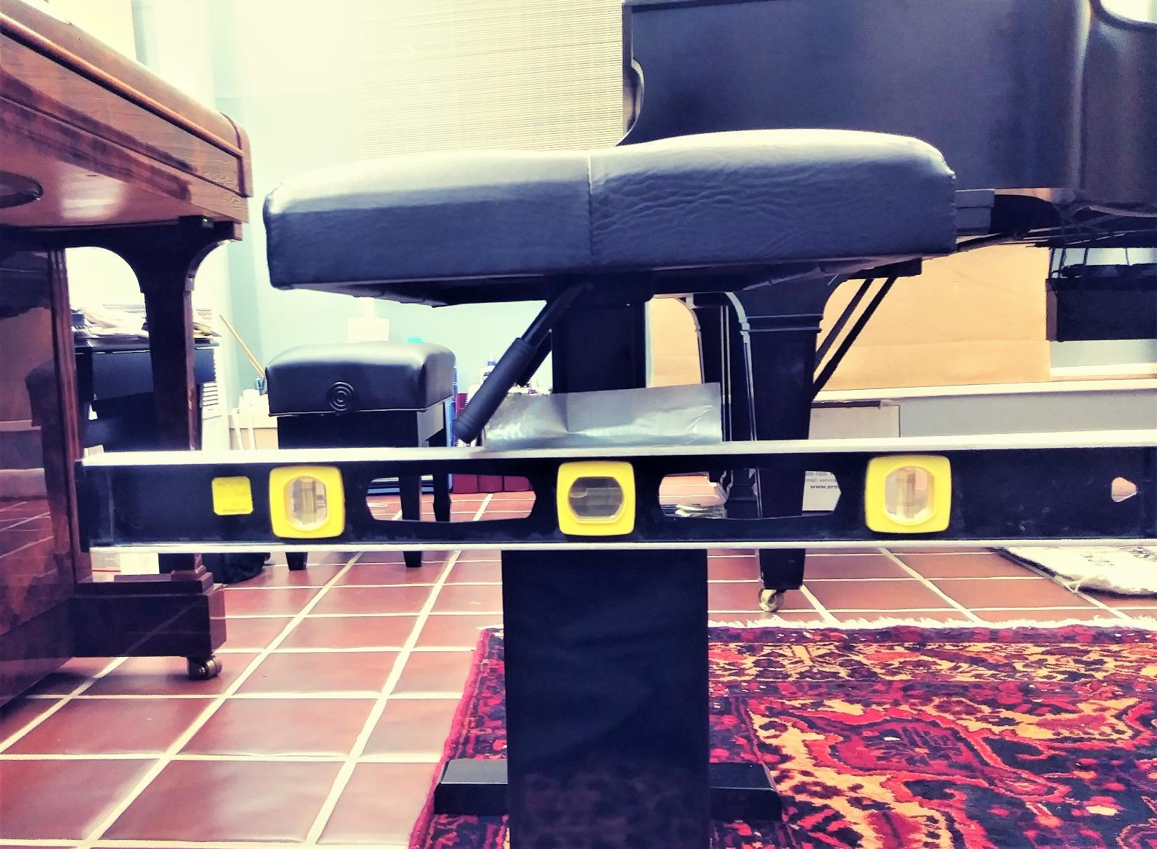 OnStage KB9503B Height-Adjustable Piano Bench (Acoustic Grand Pianos, Digital Keyboards, Synthesizers, Organs, Hydraulic Assisted, Padded, Tufted, Cushioned, Wood Base, Nonslip Rubber Feet, Black) customer photo 1