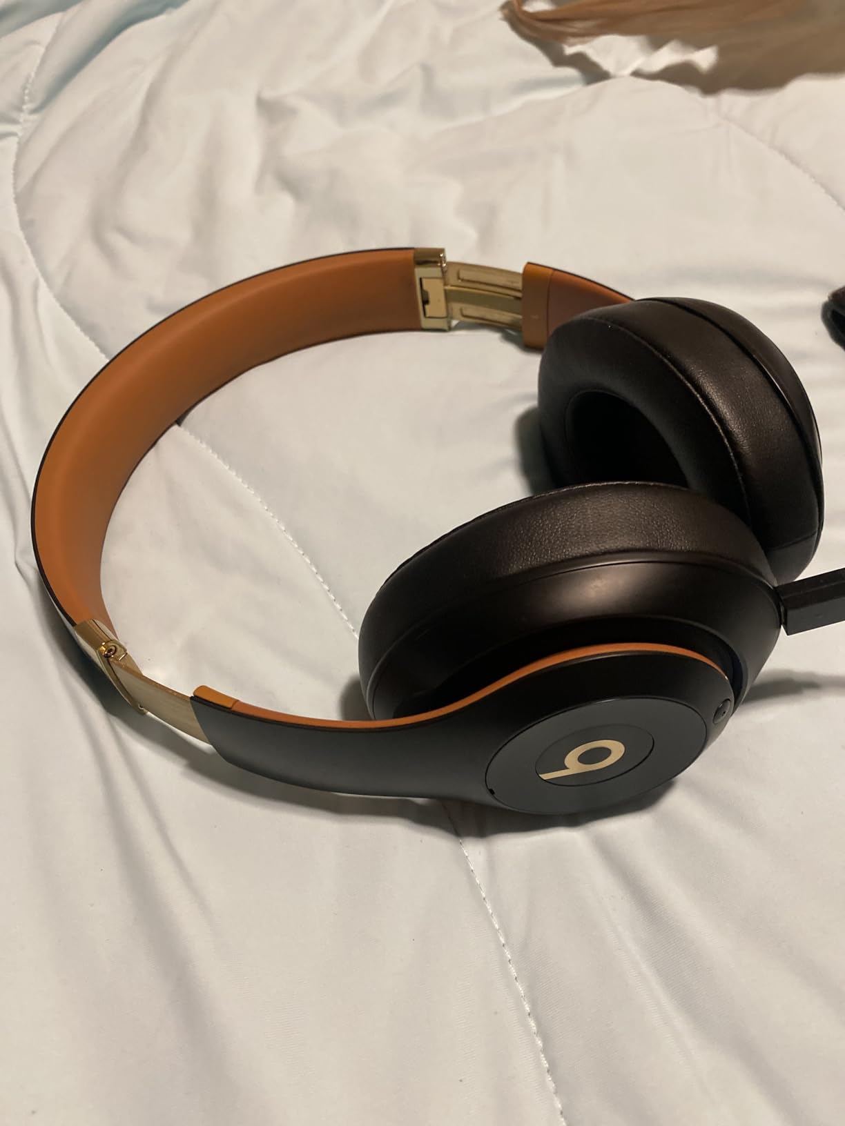Beats Studio3 Wireless Headphones - Shadow Gray (Renewed) customer photo 1