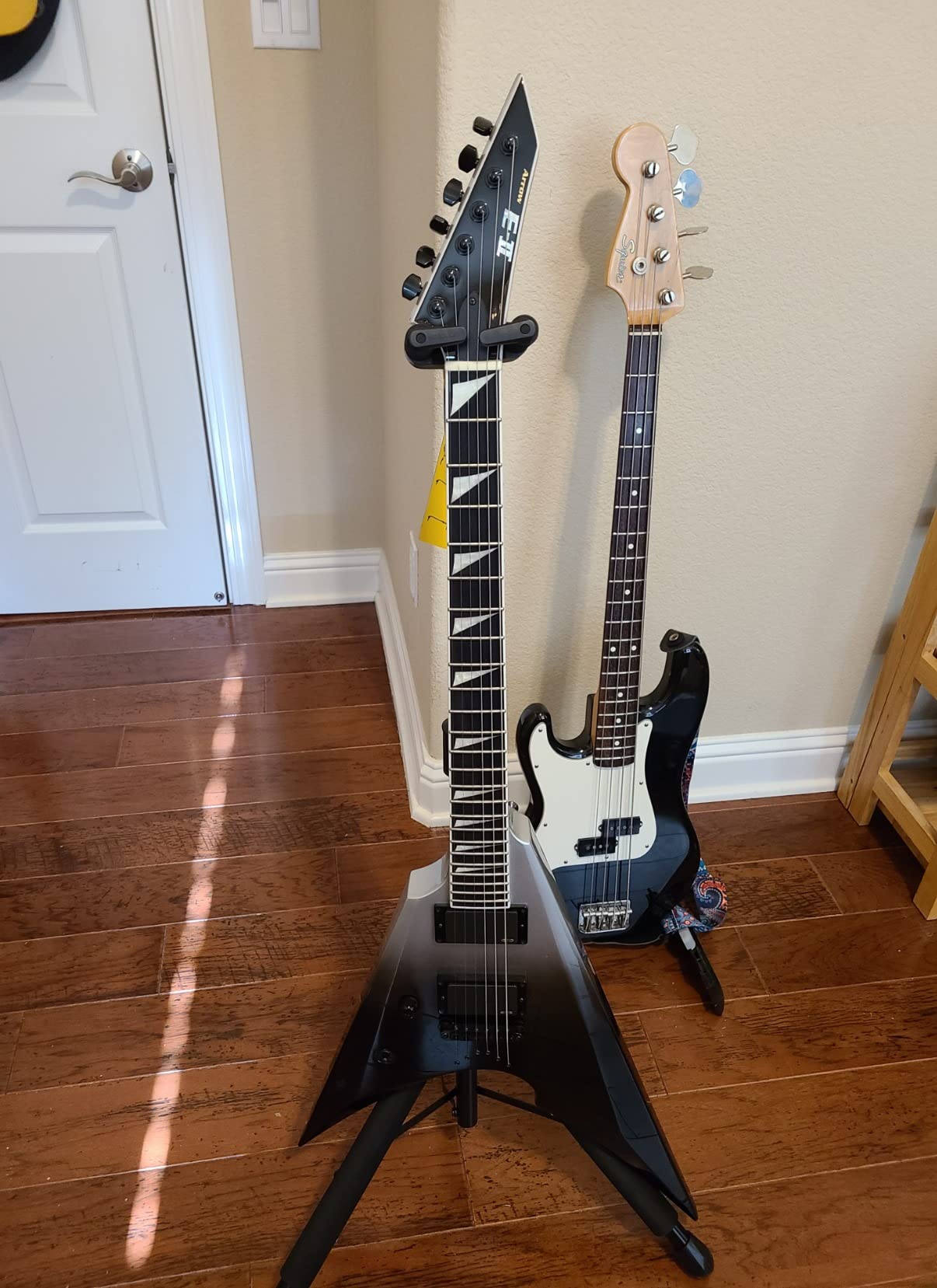 Hercules GS414B + Acoustic Guitar Stand Plus customer photo 1
