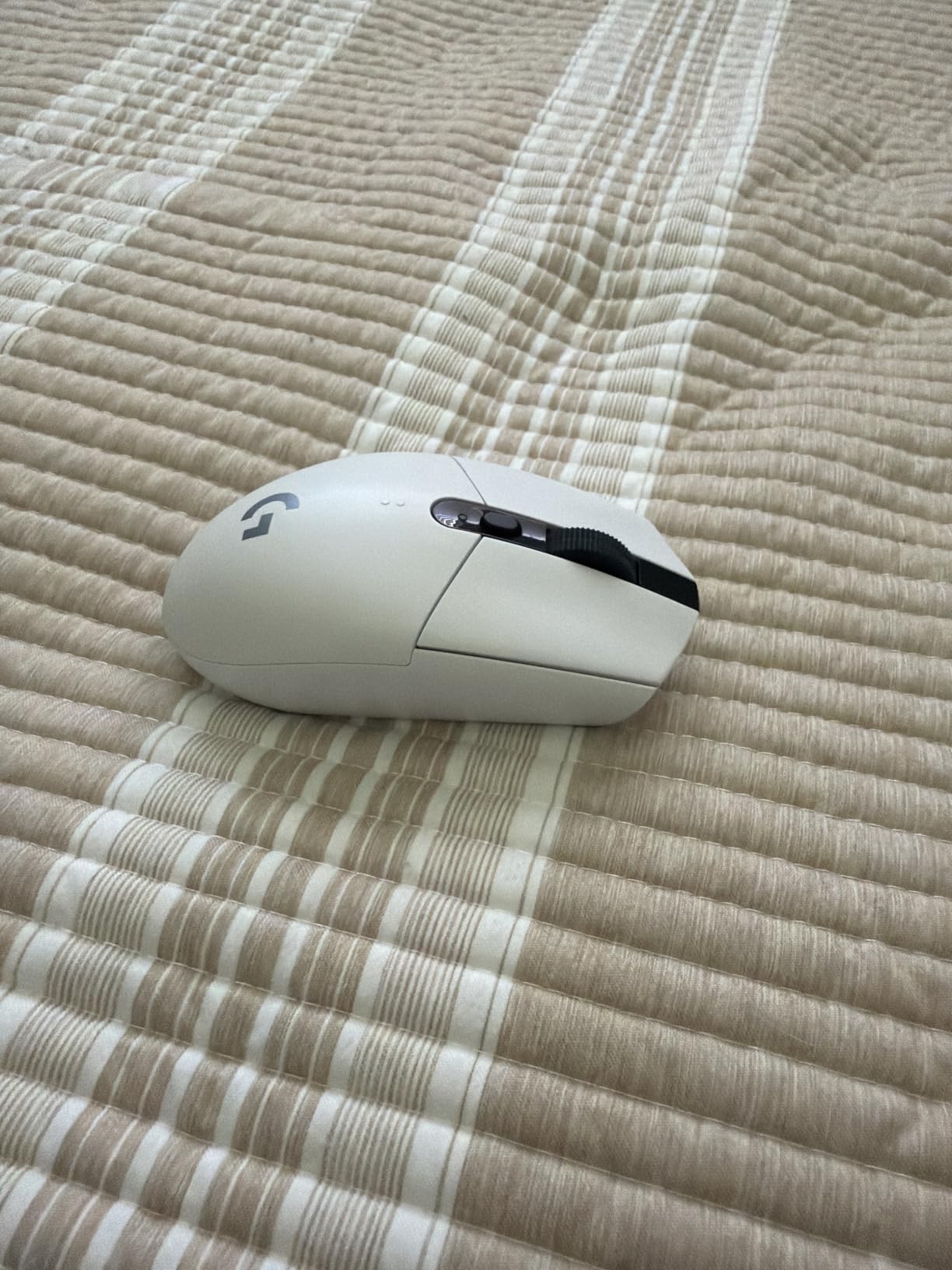 Logitech G305 Lightspeed Wireless Gaming Mouse - Black customer photo 2