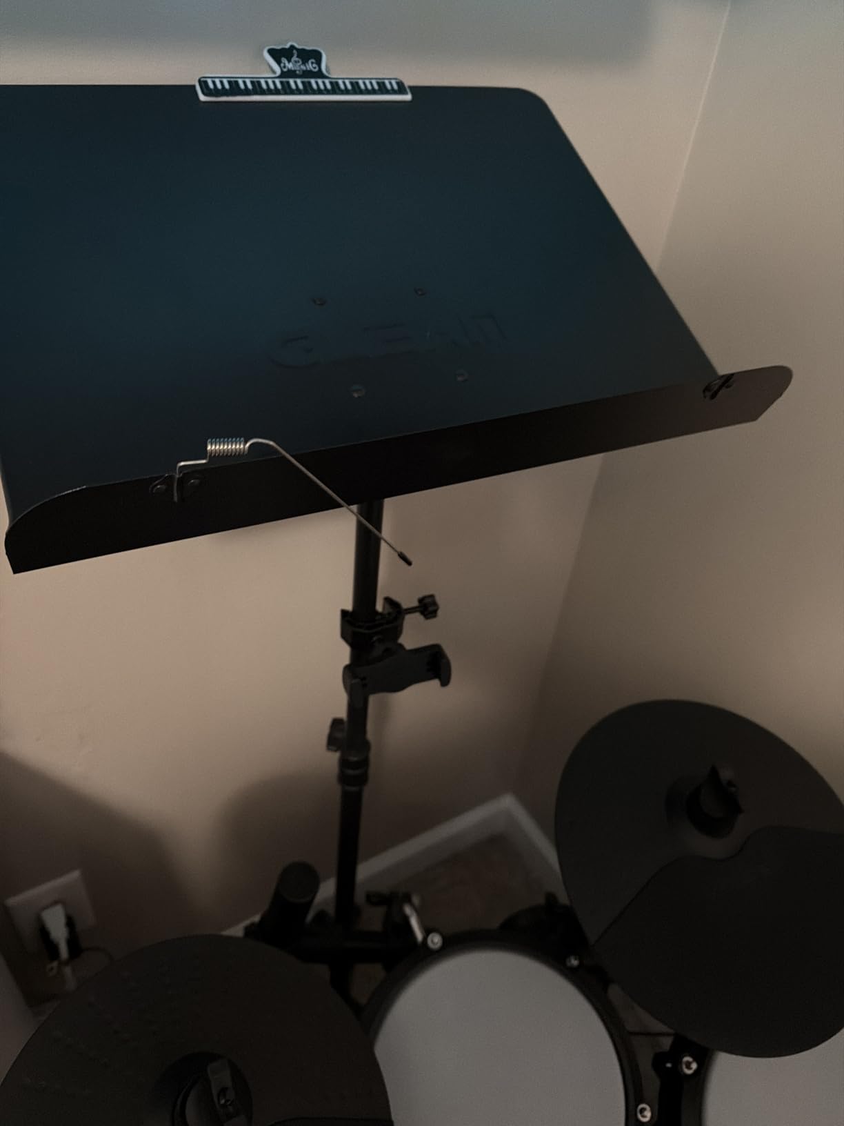 GLEAM Sheet Music Stand - Full Metal with Carrying Bag, Phone Holder, Sheet Music Folder and Clip, 5 in 1 Desktop Book Stand - Black customer photo 2