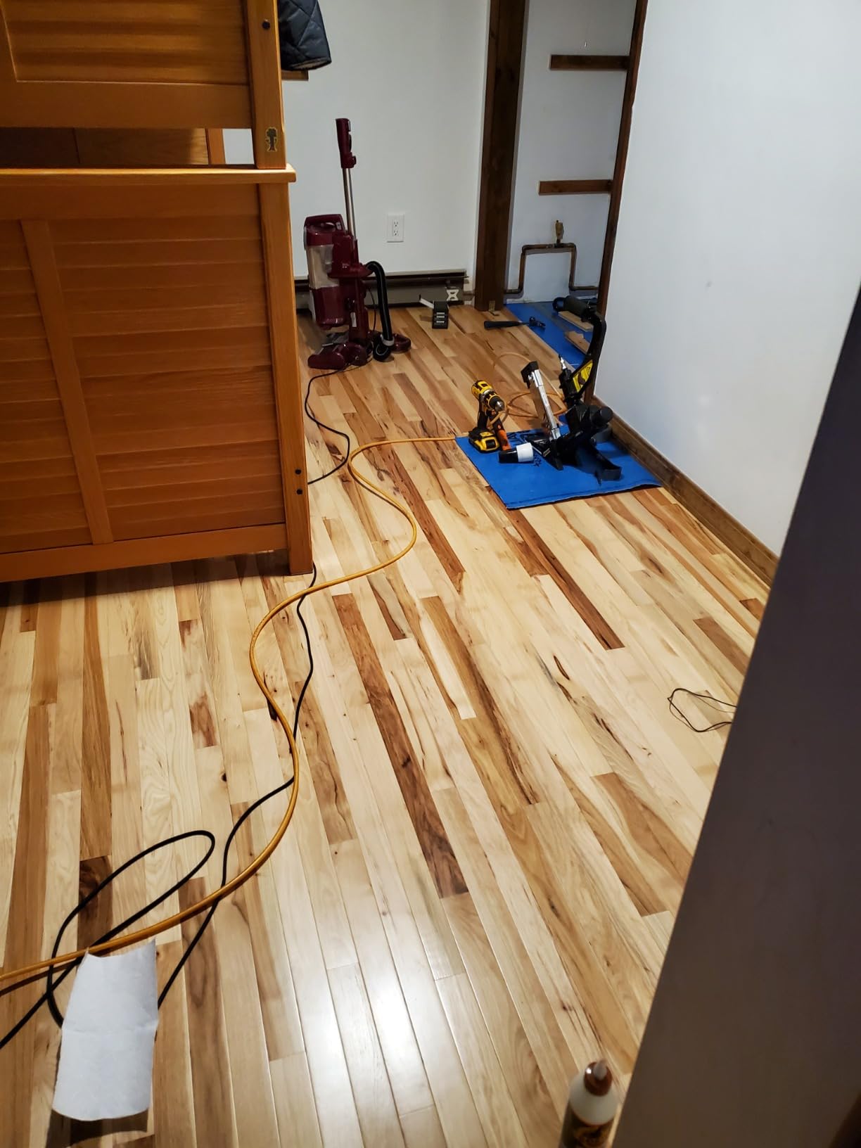 Underlayment 100 sq ft – Laminate & Hardwood Floors – Pre-Attached Pad Approved – Floating & Glue-Down – Moisture Barrier – GREENGUARD Gold – Made in USA customer photo 2