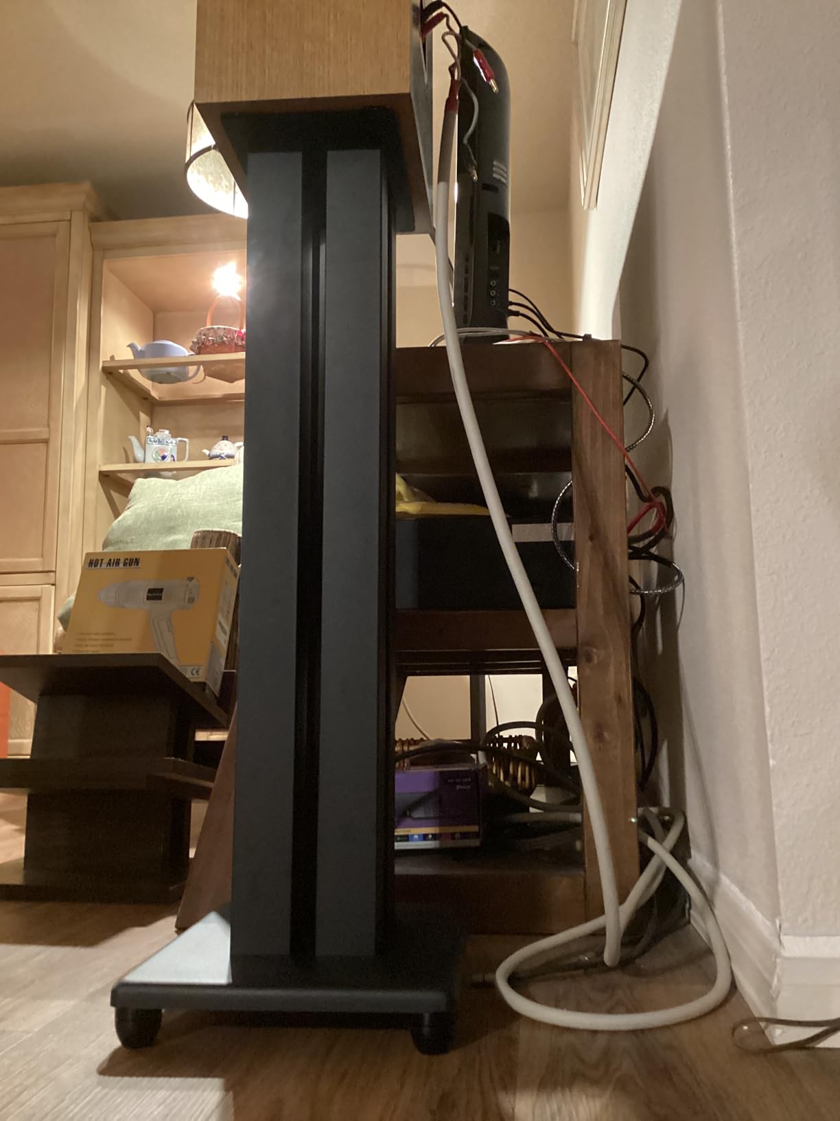 Monolith 28 Inch Speaker Stand (Each) - Supports 100 lbs, Adjustable Spikes, Compatible with Bose, Polk, Sony, Yamaha, Pioneer and Others, Black customer photo 1