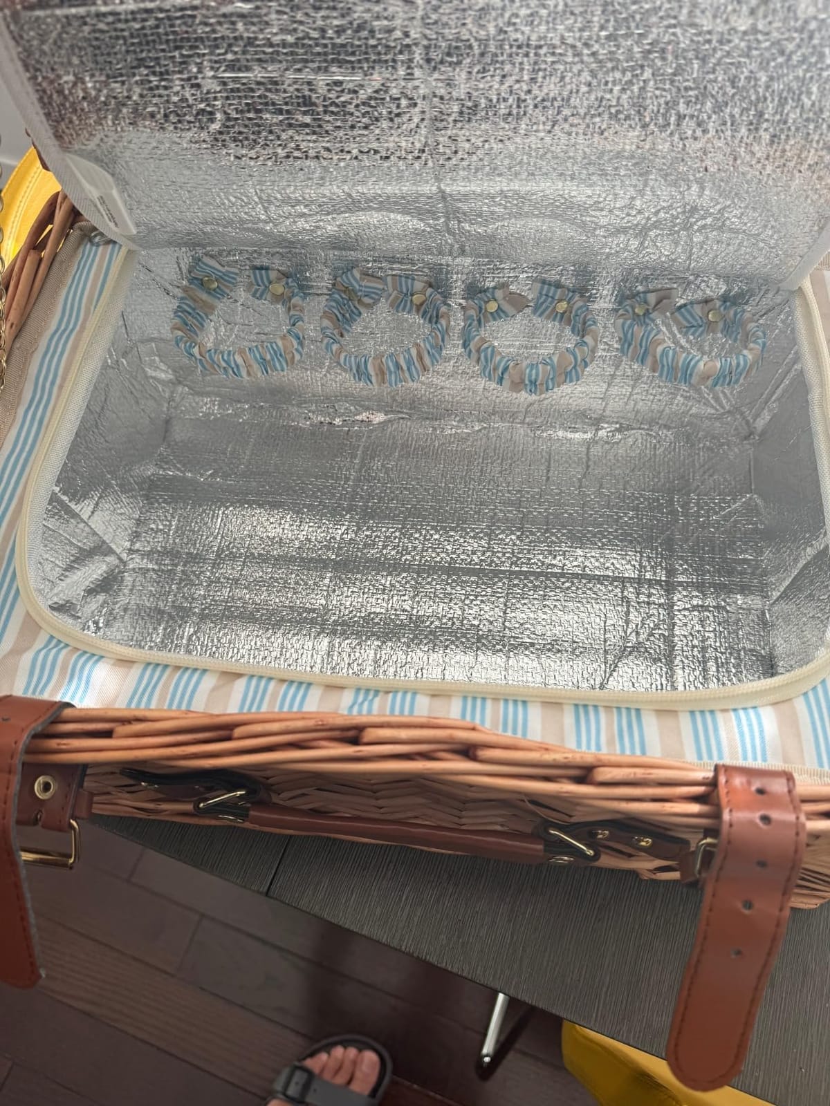 HappyPicnic Wicker Picnic Basket Set for 4 Persons with Cooler & Blanket customer photo 1