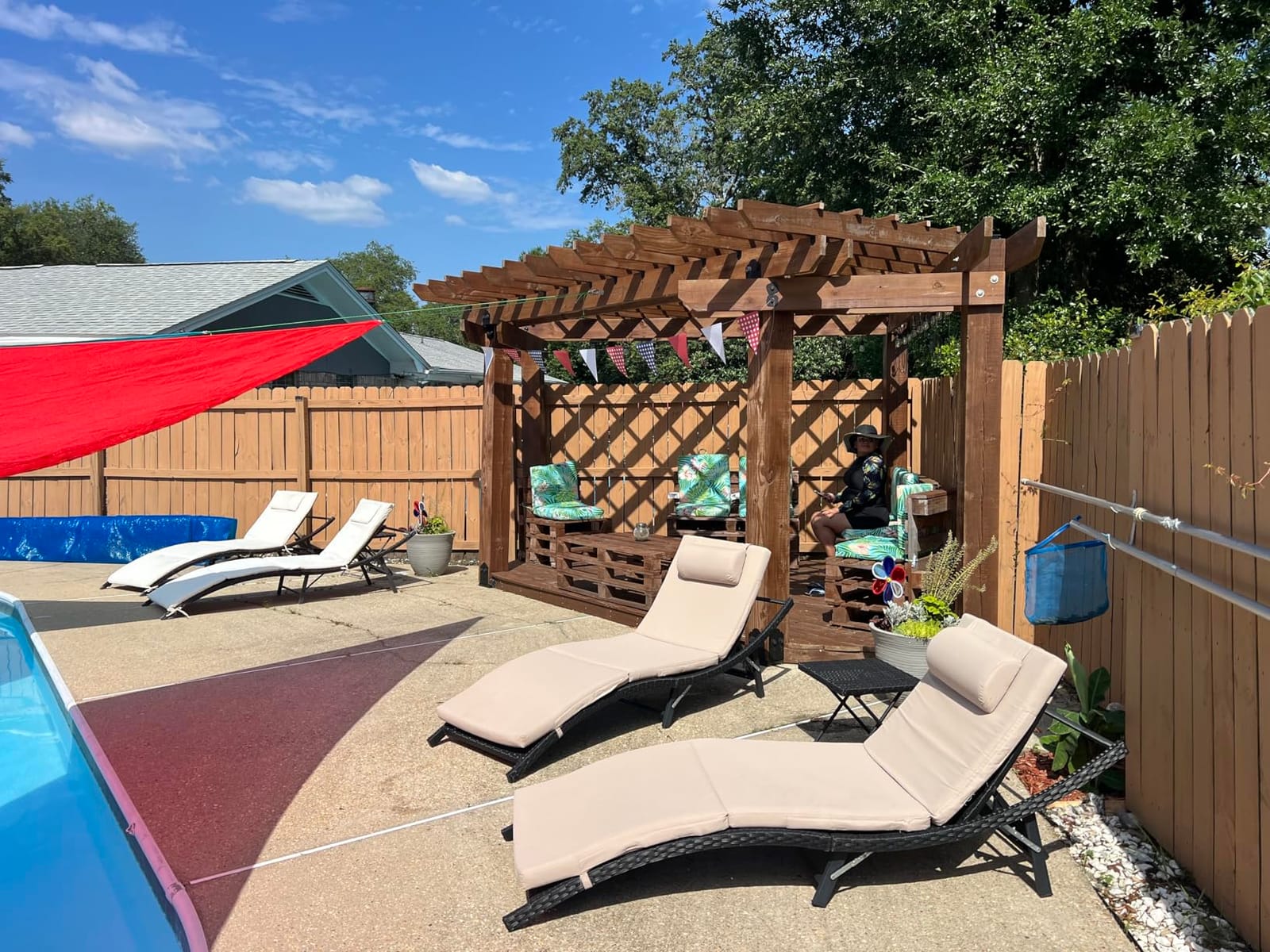 Devoko Patio Chaise Lounge Sets Outdoor Rattan Adjustable Back 3 Pieces Cushioned Patio Folding Chaise Lounge with Folding Table (Beige) customer photo 1