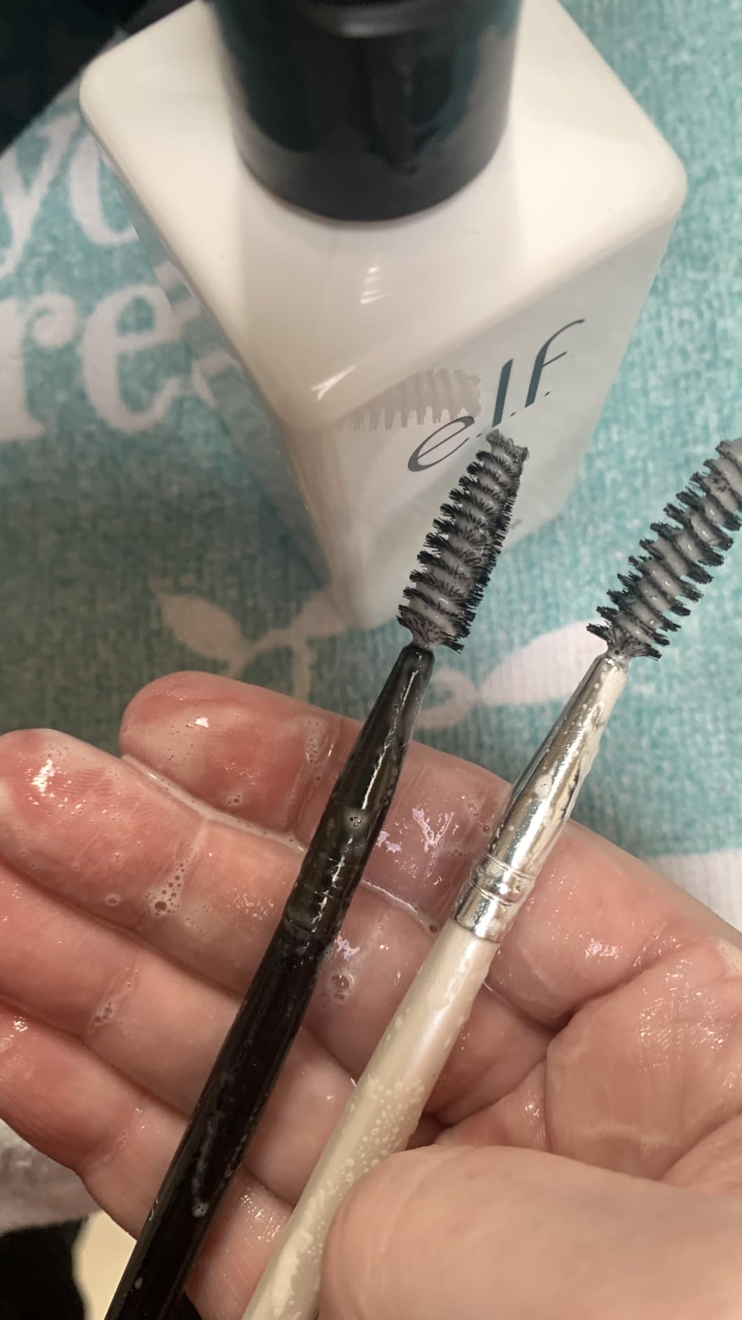 e.l.f. Makeup Brush Shampoo, Gentle Bristles Conditioner To Easily Remove Oils & Dirt From Makeup Brushes, 4.1 Fl Oz, Vegan & Cruelty-Free customer photo 1