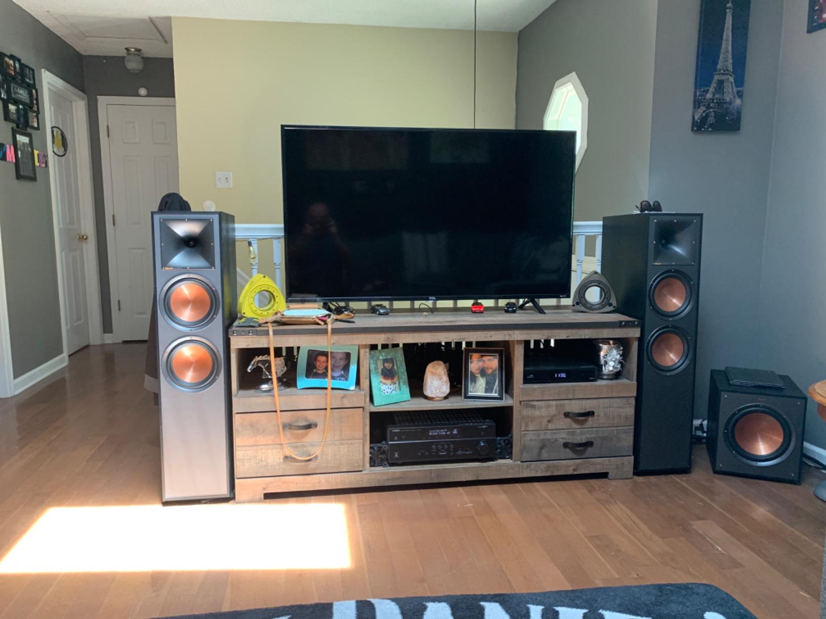 Klipsch Reference R-820F Floorstanding Speaker for Home Theater Systems with 8” Dual Woofers, Tower Speakers with Bass-Reflex via Rear-Firing Tractrix Ports in Black customer photo 2