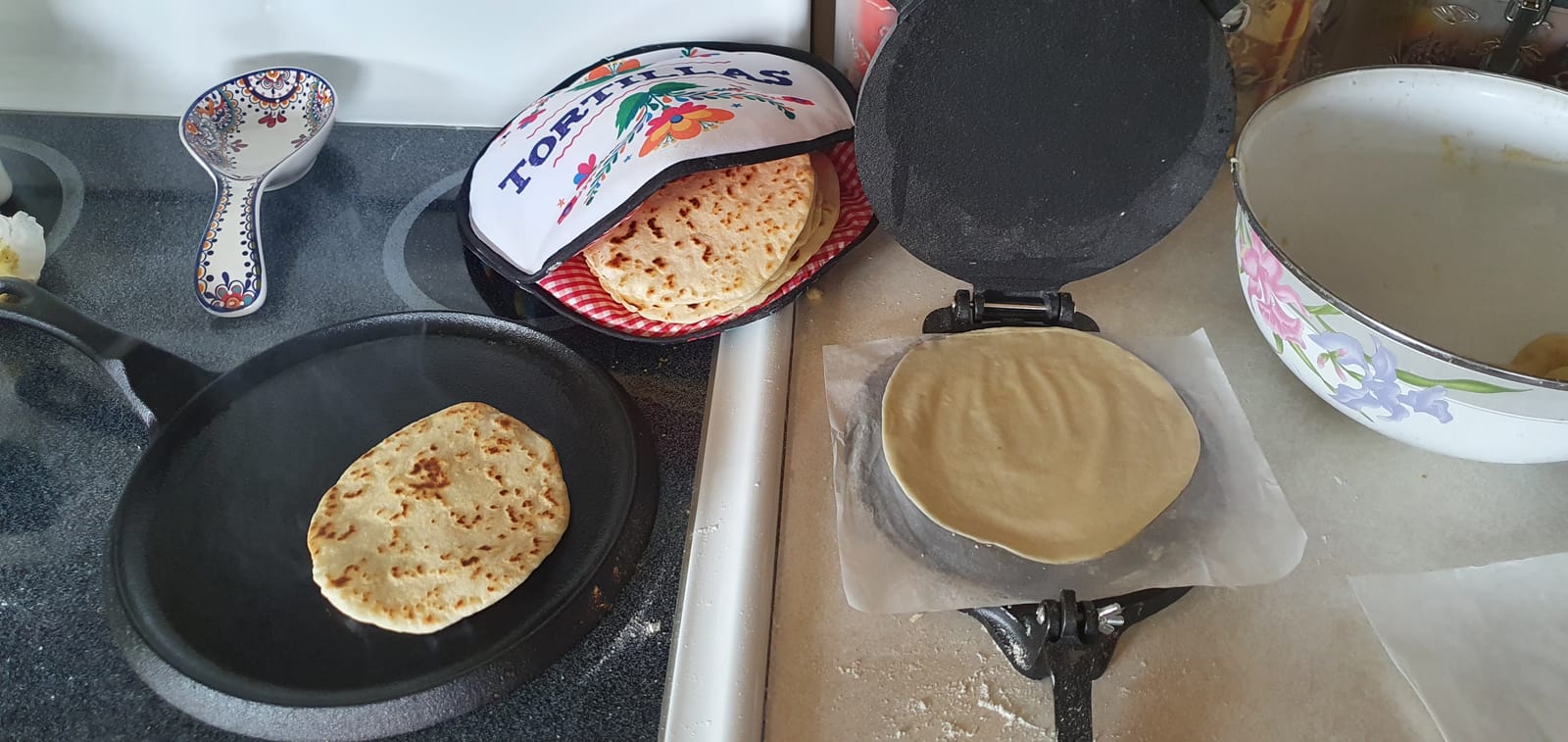 Uno Casa Cast Iron Tortilla Press 8 Inch | Pre-Seasoned Tortillera customer photo 1