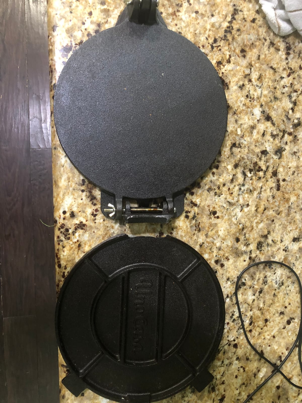 Uno Casa Cast Iron Tortilla Press 8 Inch | Pre-Seasoned Tortillera customer photo 2