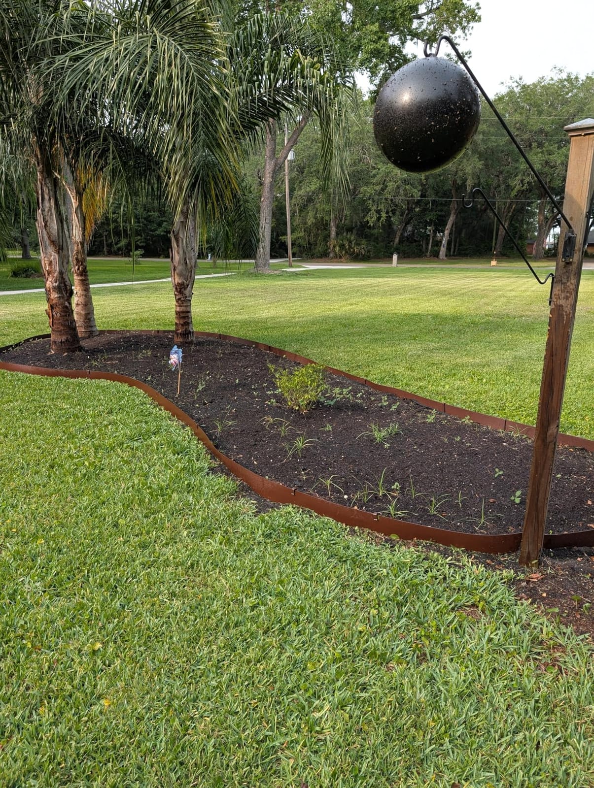 Amazon Basics Flexible Landscape Edging Coil for Garden Border, Flower Beds, Lawn and Pathways, 5 inch x 40ft, Brown, 10 Stakes customer photo 2