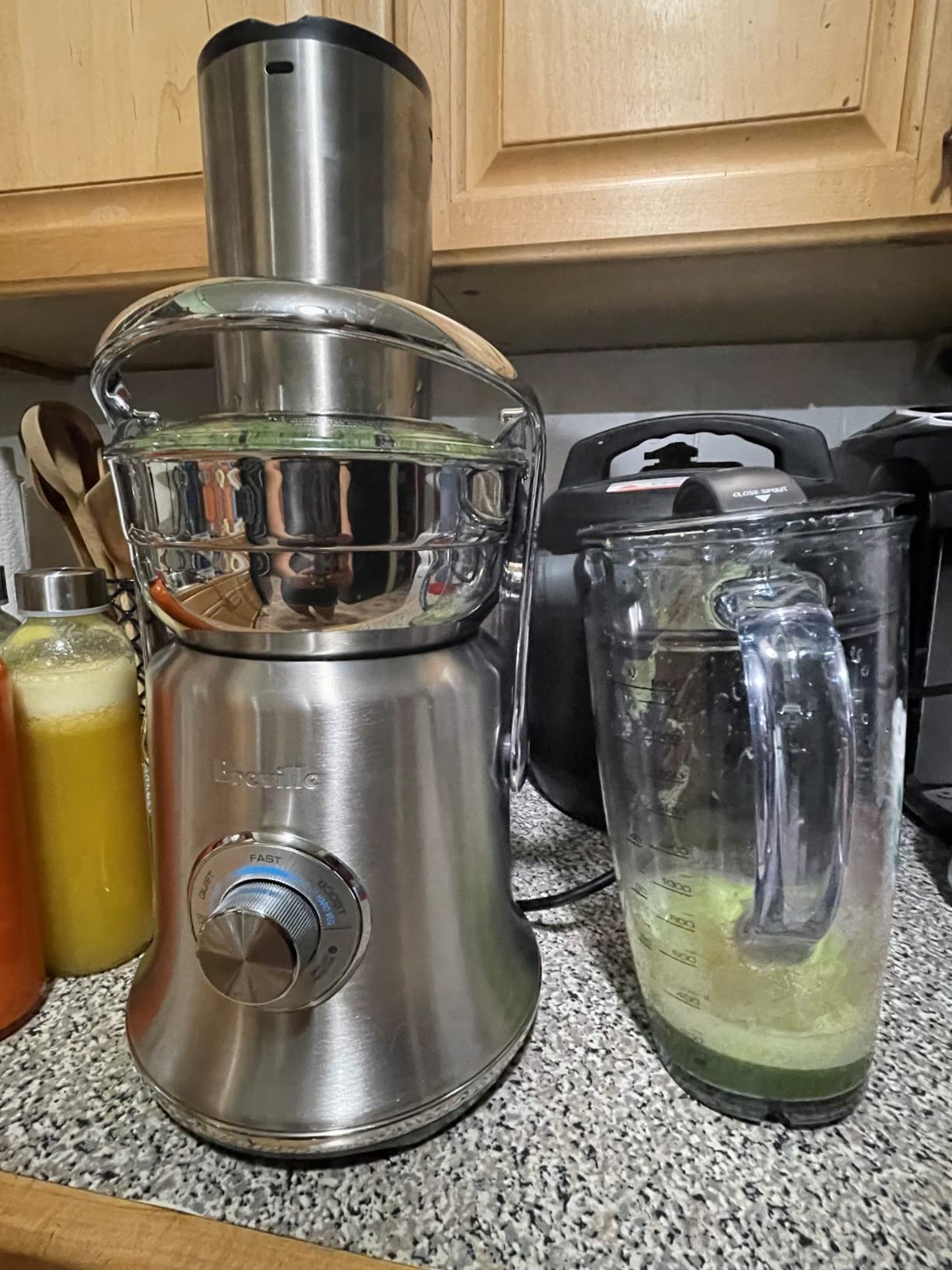Breville BJE830BSS Juice Fountain Cold XL, Brushed Stainless Steel | Quickly juice whole fruits, vegetables and leafy greens with juicer's 3.5 in extra-wide chute for easy use | 70 fl oz jug customer photo 1