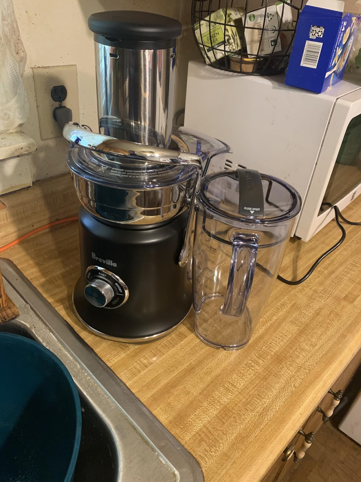 Breville BJE830BSS Juice Fountain Cold XL, Brushed Stainless Steel | Quickly juice whole fruits, vegetables and leafy greens with juicer's 3.5 in extra-wide chute for easy use | 70 fl oz jug customer photo 2