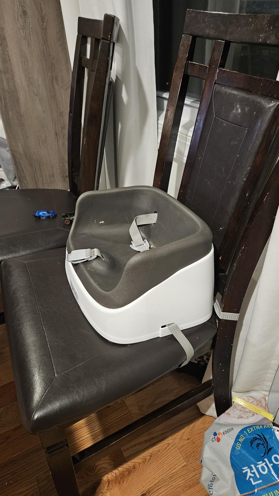 Ingenuity SmartClean Toddler Booster Seat for Kitchen Chair – Lightweight for on-the-go, Easy-Clean, 3-Point Harness Strap – Booster Seat for Dining Table, Slate customer photo 2