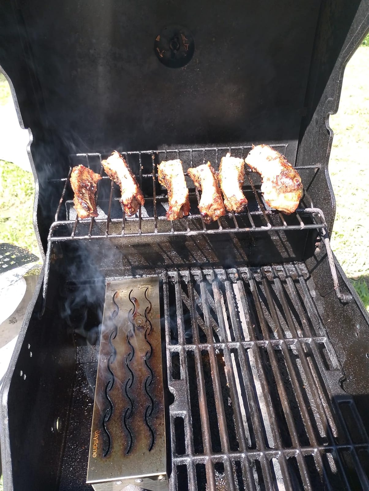 Skyflame Wood Chip Smoker Box for Charcoal, Propane Gas Grill customer photo 2