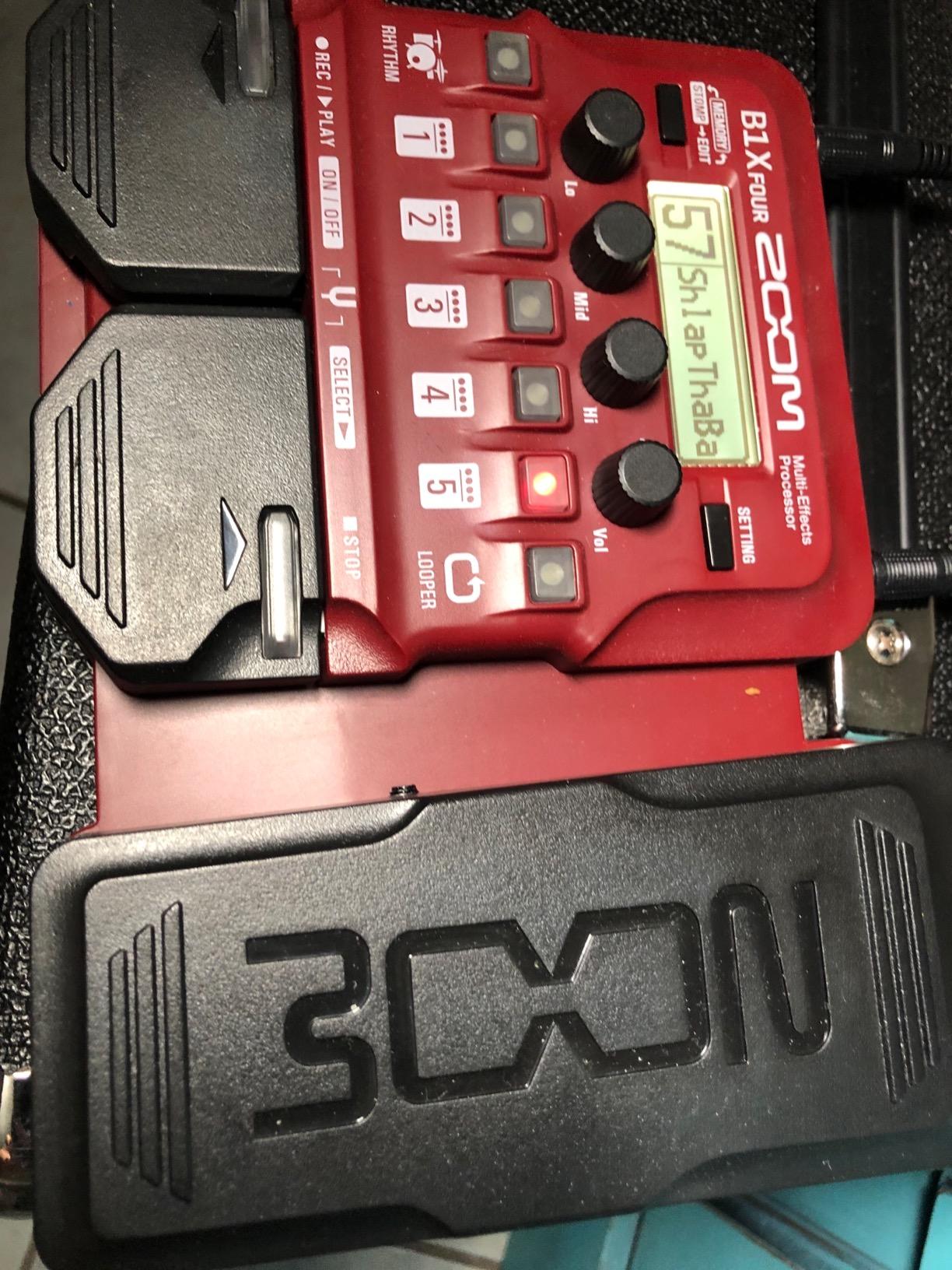 Zoom B1X Four Bass Multi-Effects with Expression Pedal & 70+ Effects customer photo 1
