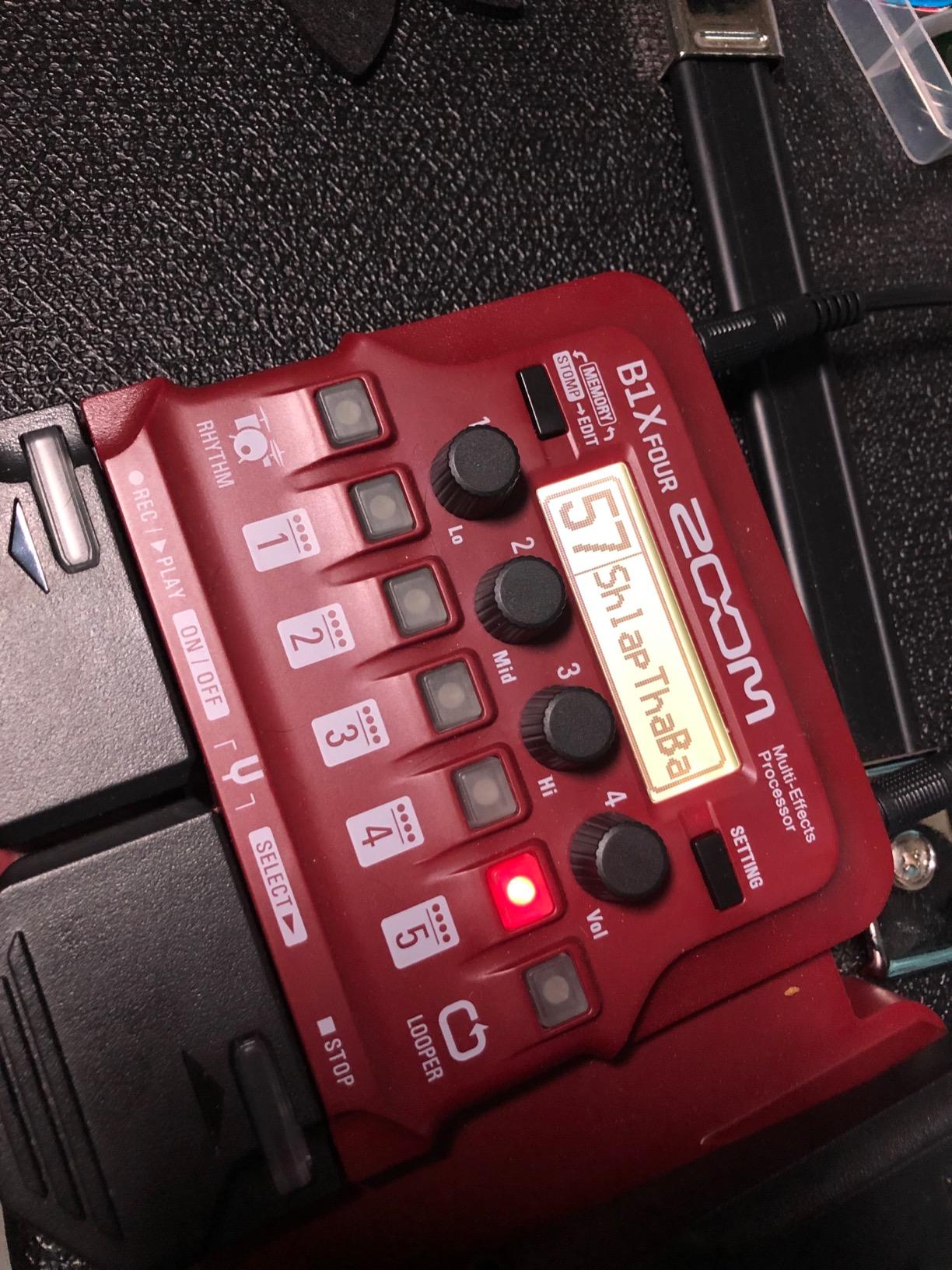 Zoom B1X Four Bass Multi-Effects with Expression Pedal & 70+ Effects customer photo 2
