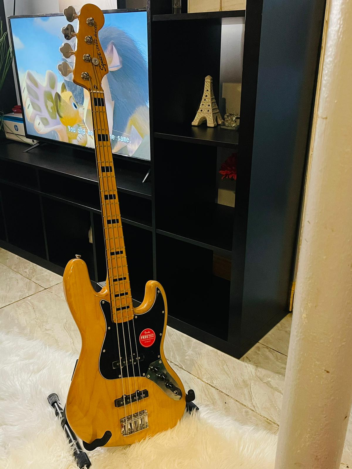 Squier Classic Vibe 70s Jazz Bass, 3-Color Sunburst, Maple Fingerboard customer photo 2