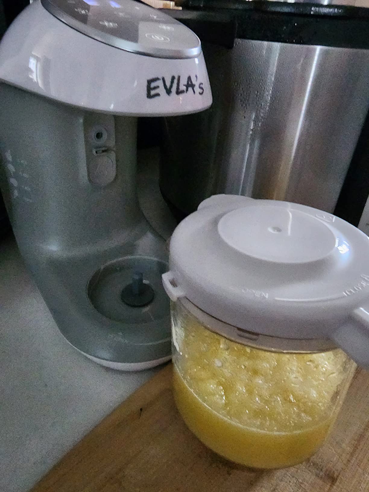EVLA'S Baby Food Maker, Steamer, Blender, Baby Food Processor for Healthy Homemade Baby Food in Minutes, Touch Screen with 6 Reusable Food Pouches, Baby Registry Essential, White customer photo 1